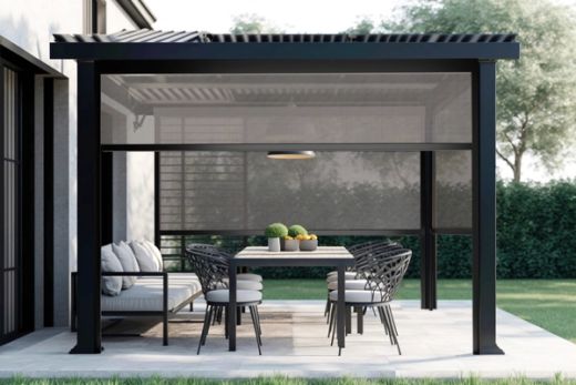 Pergola avec store sur une terrasse