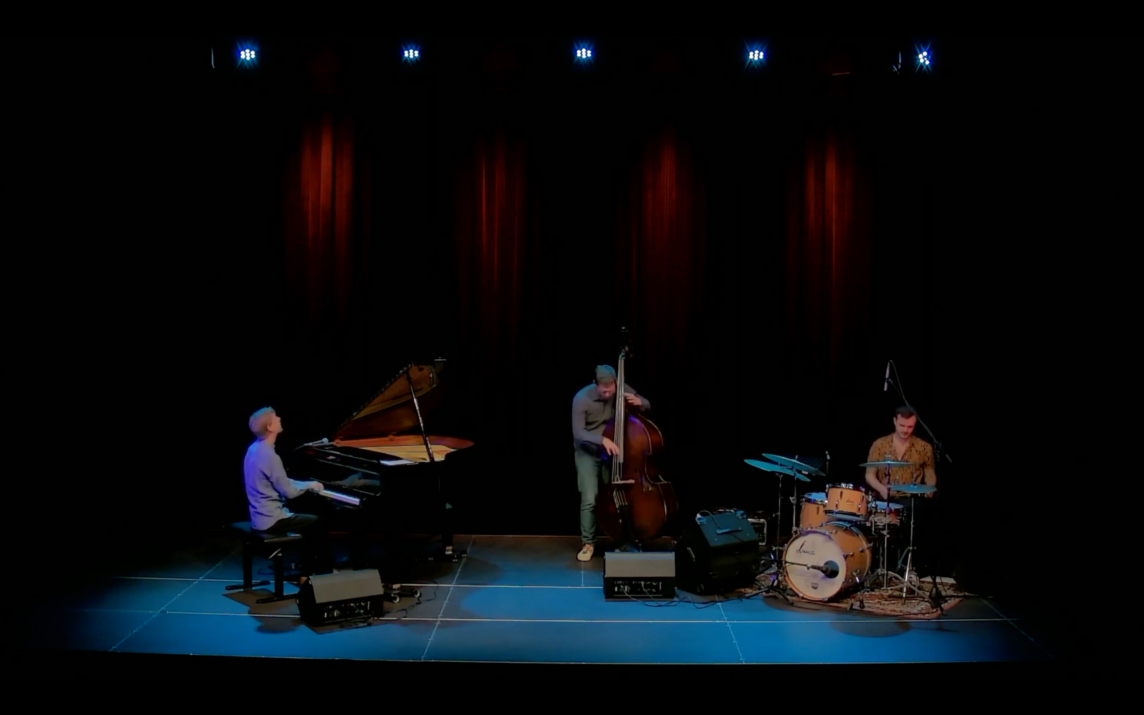 Das Martin Listabarth Trio auf der Bühne im Kulturhaus Emailwerk (Salzburg)
