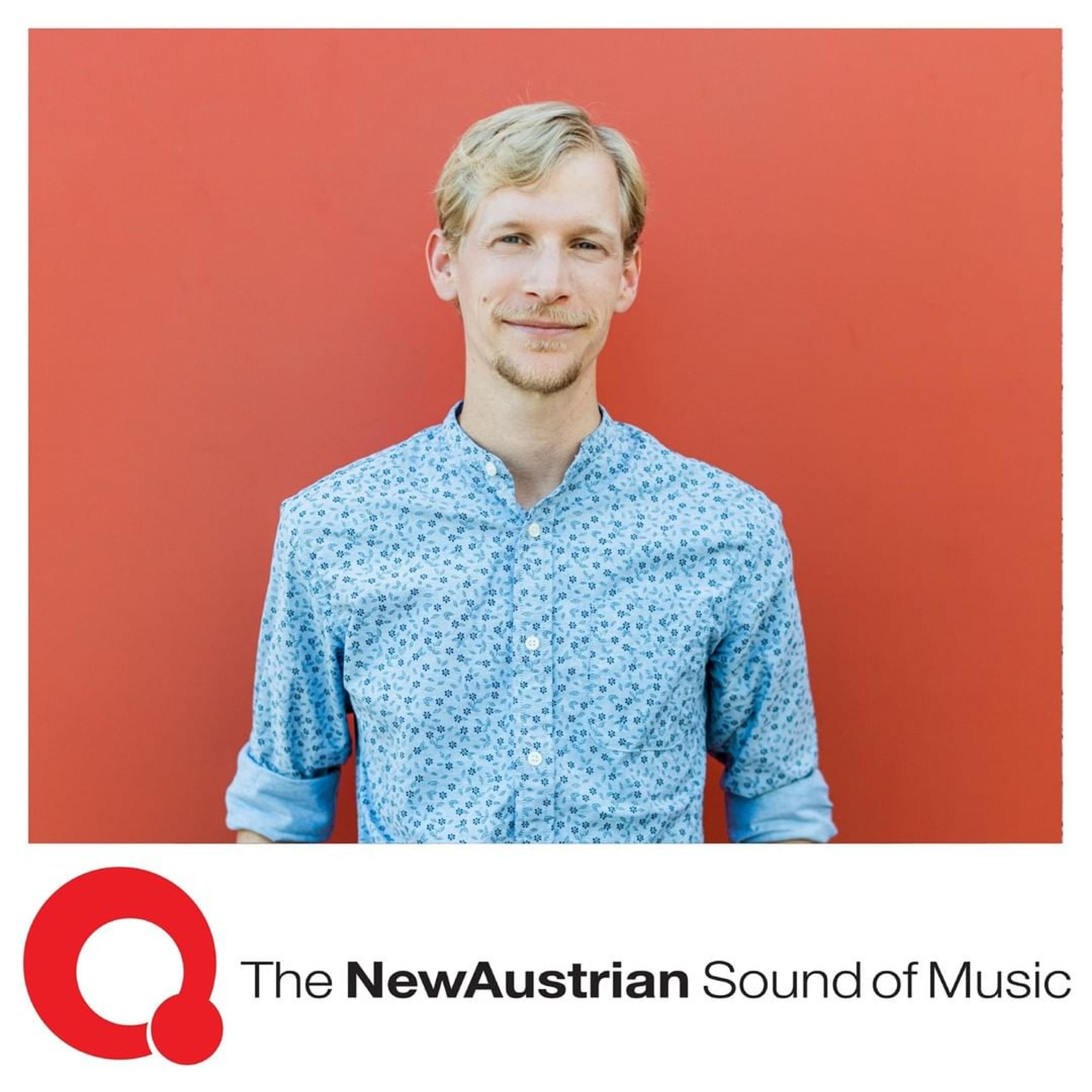 Martin Listabarth wurde als Jazz Pianist für das Musikförderprogramm The New Austrian Sound of Music ausgewählt - dieses Bild zeigt ein Porträtfoto von ihm und unterhalb das offizielle NASOM Logo.