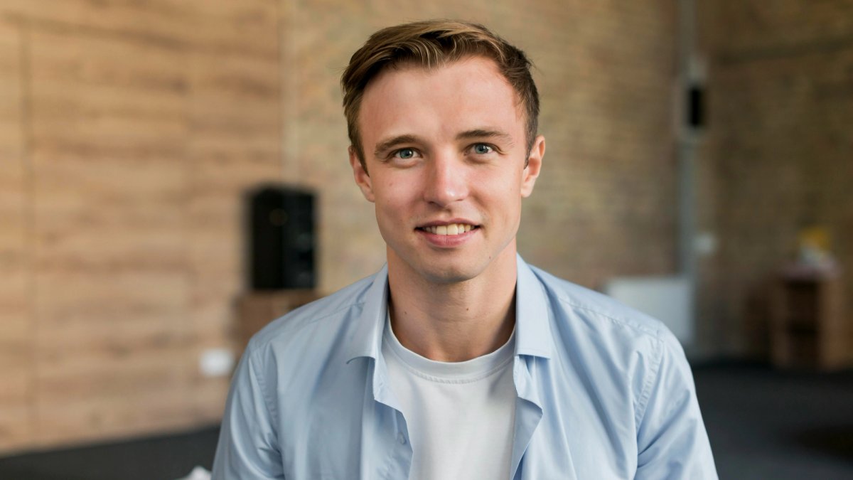 a photo of a white man in a empty office