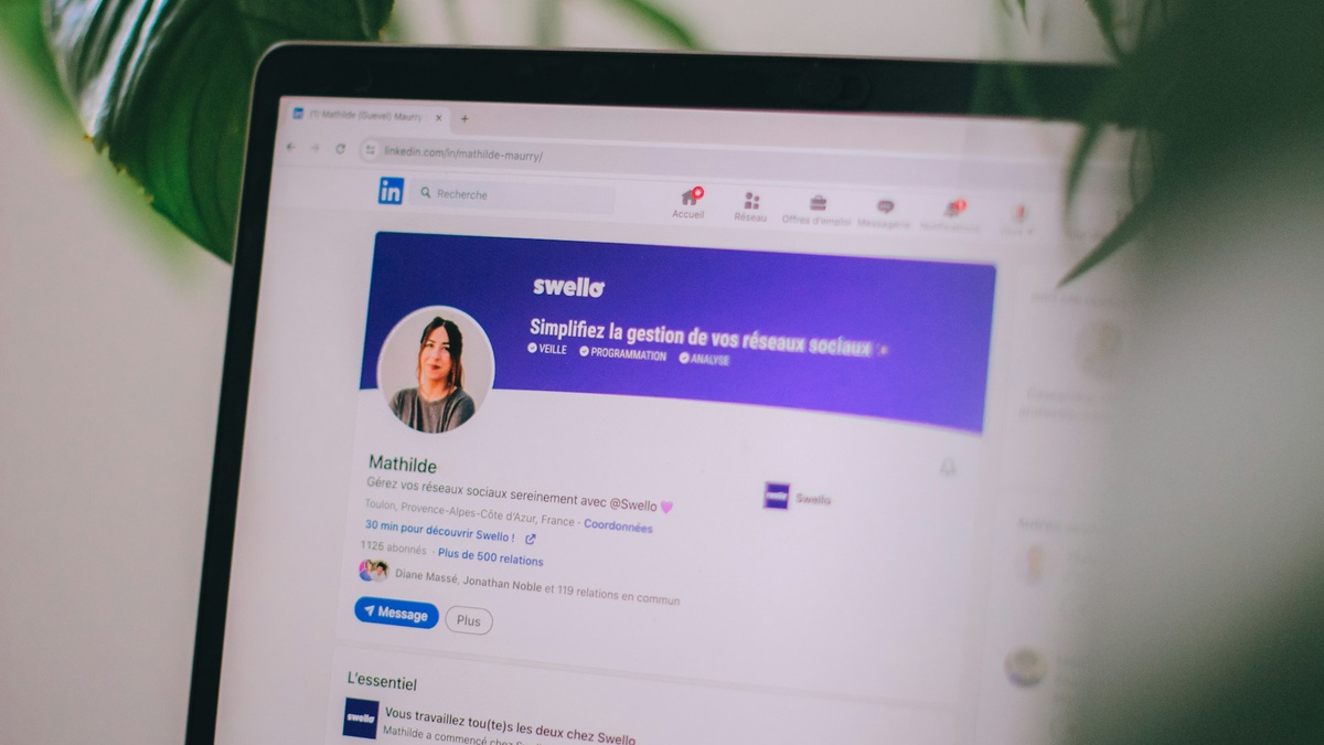 credible AI LinkedIn headshot example