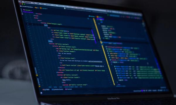 Qwen, Mistral, Llama: qué son los modelos de IA de código abierto y por qué tu empresa no necesita pagar licencias