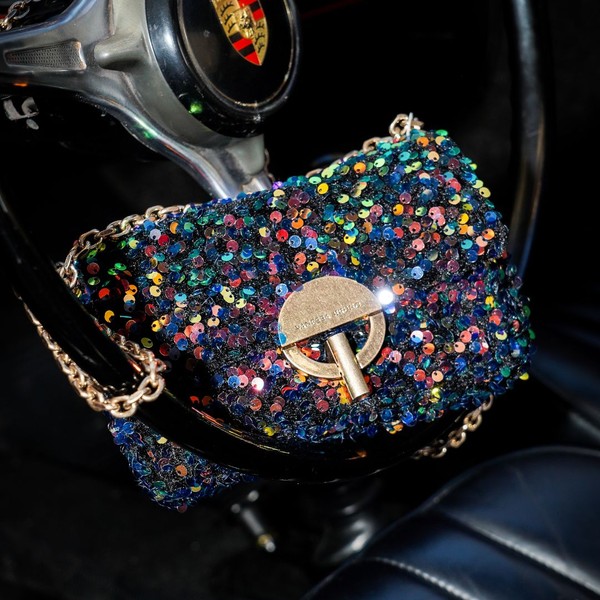 Image des réseaux sociaux : Madame, Monsieur. Biarritz