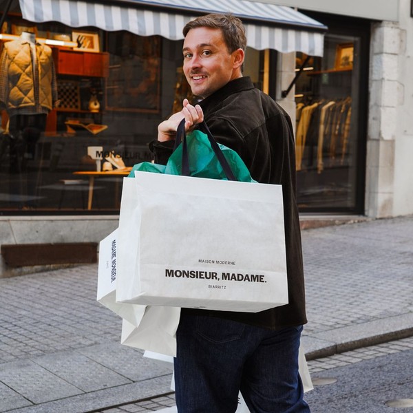 Image des réseaux sociaux : Madame, Monsieur. Biarritz