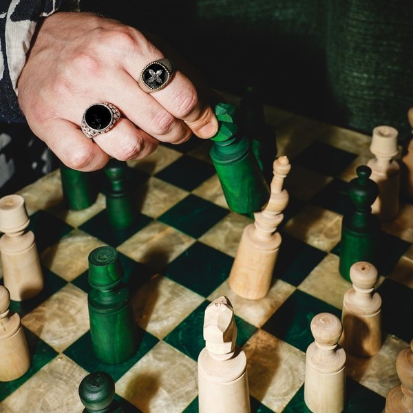 Image des réseaux sociaux : Madame, Monsieur. Biarritz