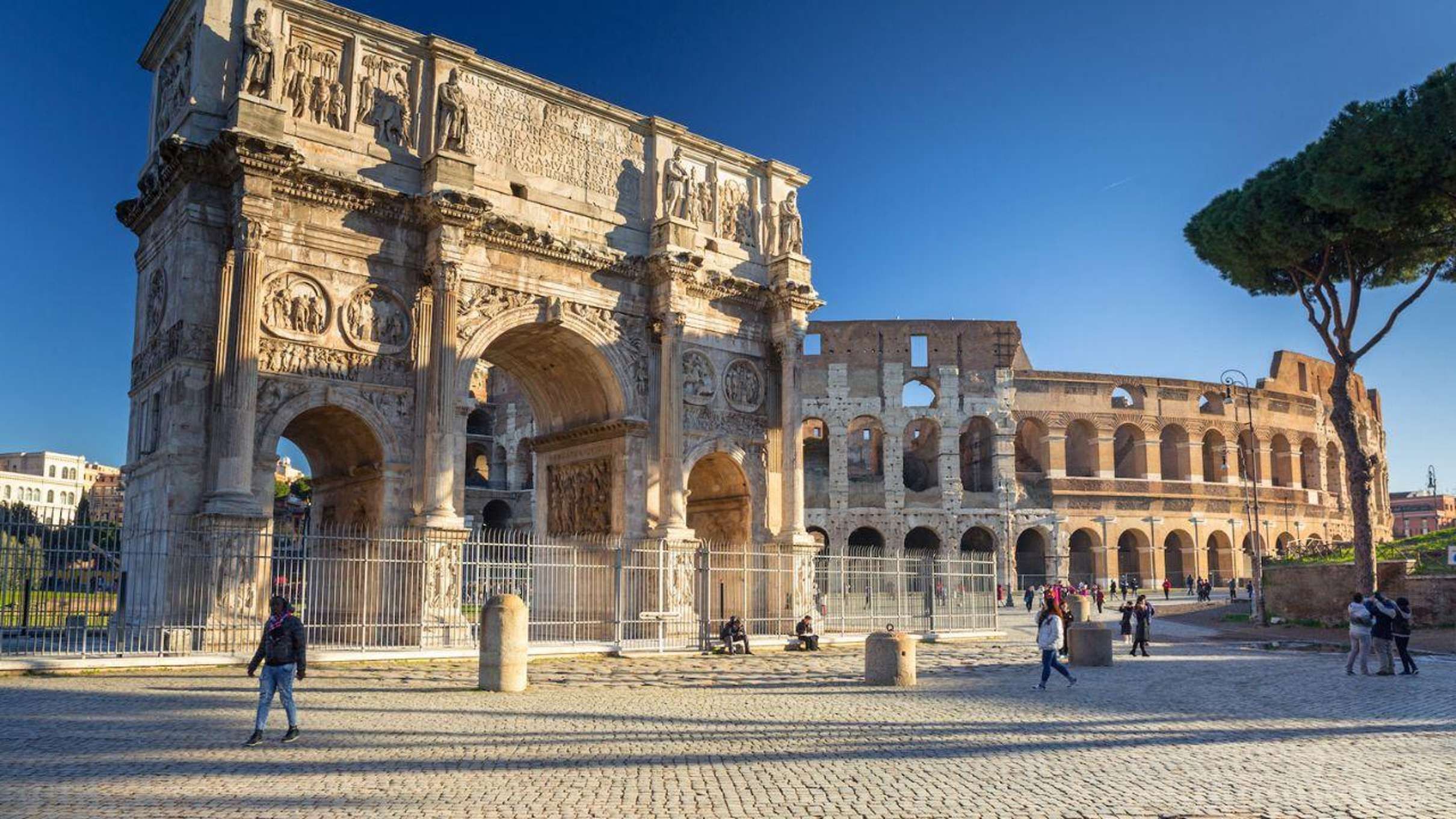 Small-Group Gladiator's Gate Tour: Colosseum Arena Floor, Forum & Palatine, Rome — photo 4