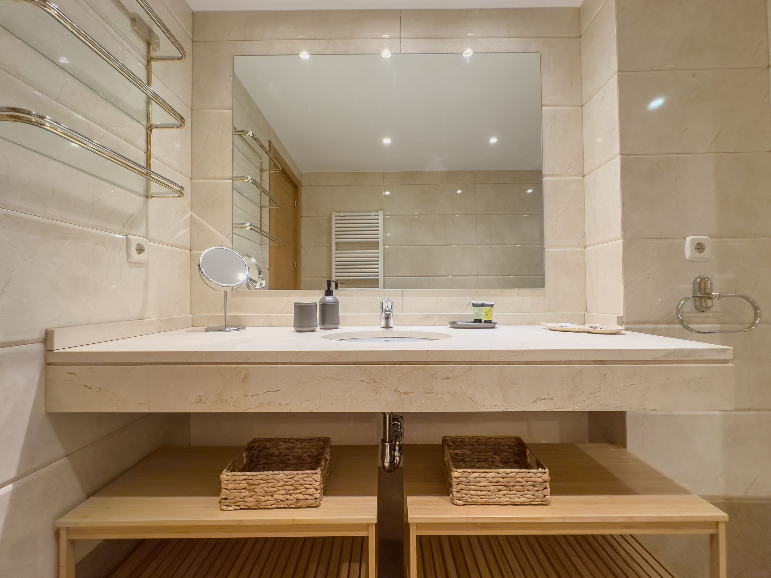 NESTIC - LIDIA - Baño apartamento amueblado con servicios