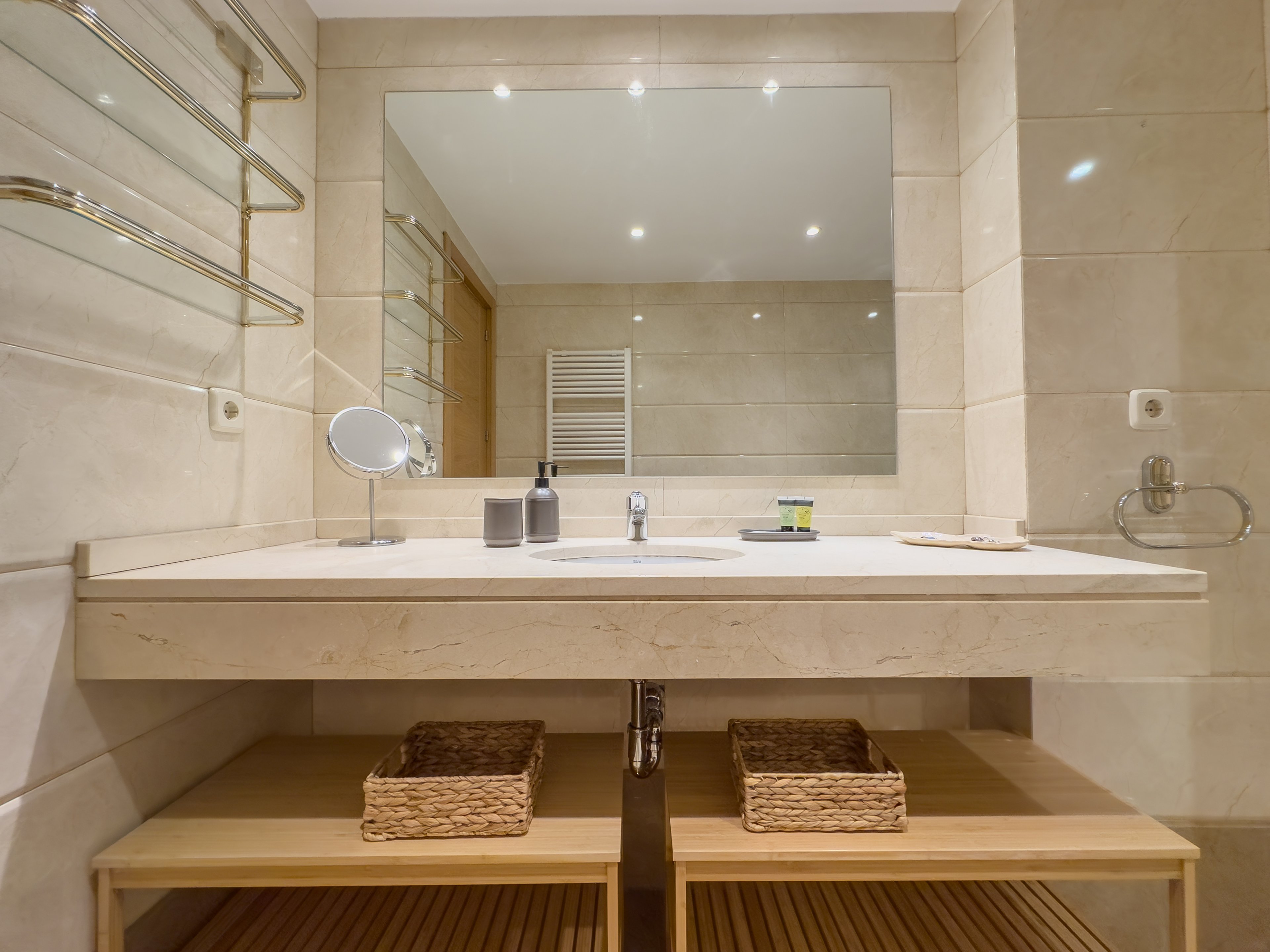 NESTIC - LIDIA - Baño apartamento amueblado con servicios