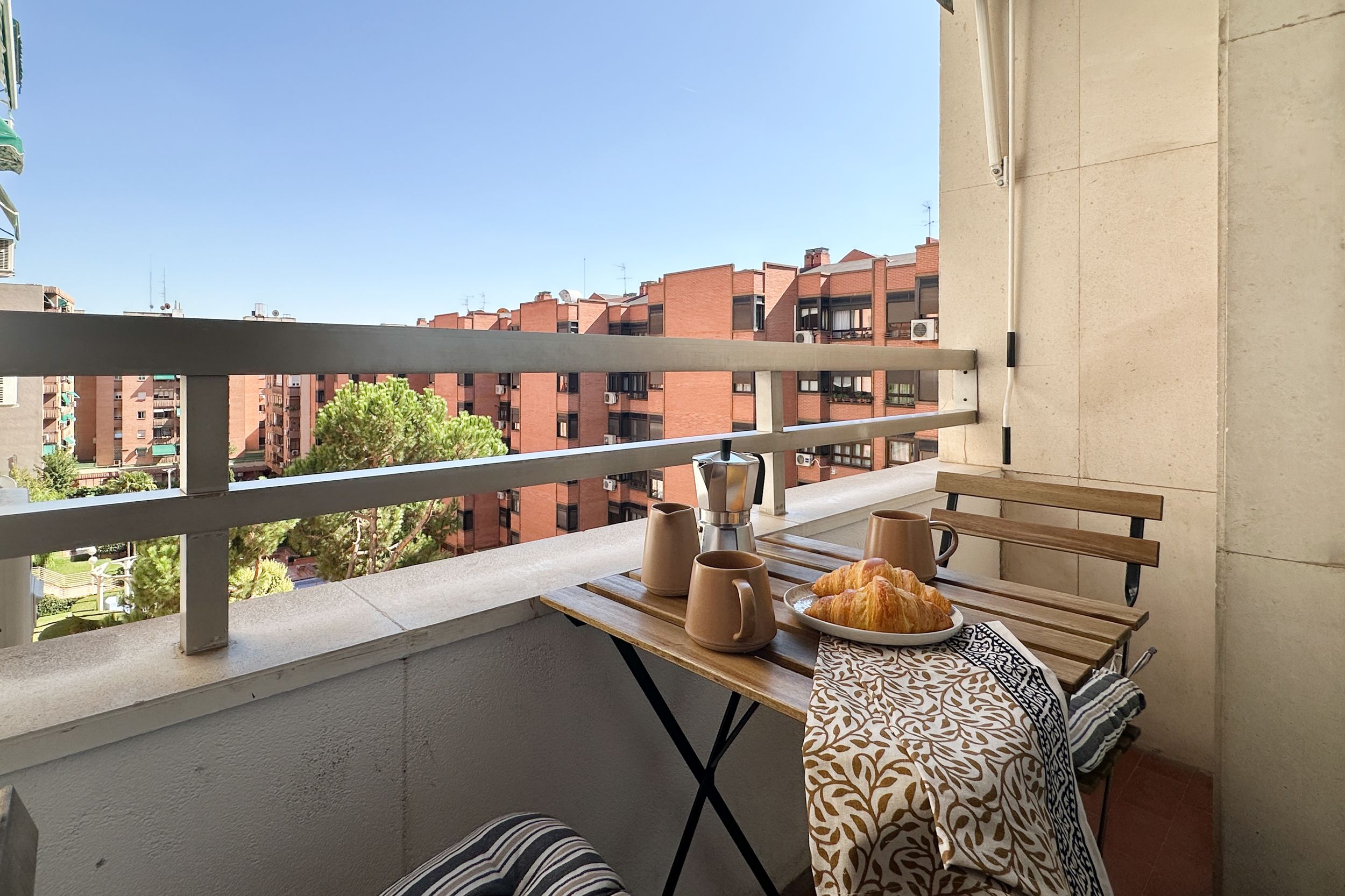 NESTIC - LIDIA - Terraza apartamento amueblado con servicios