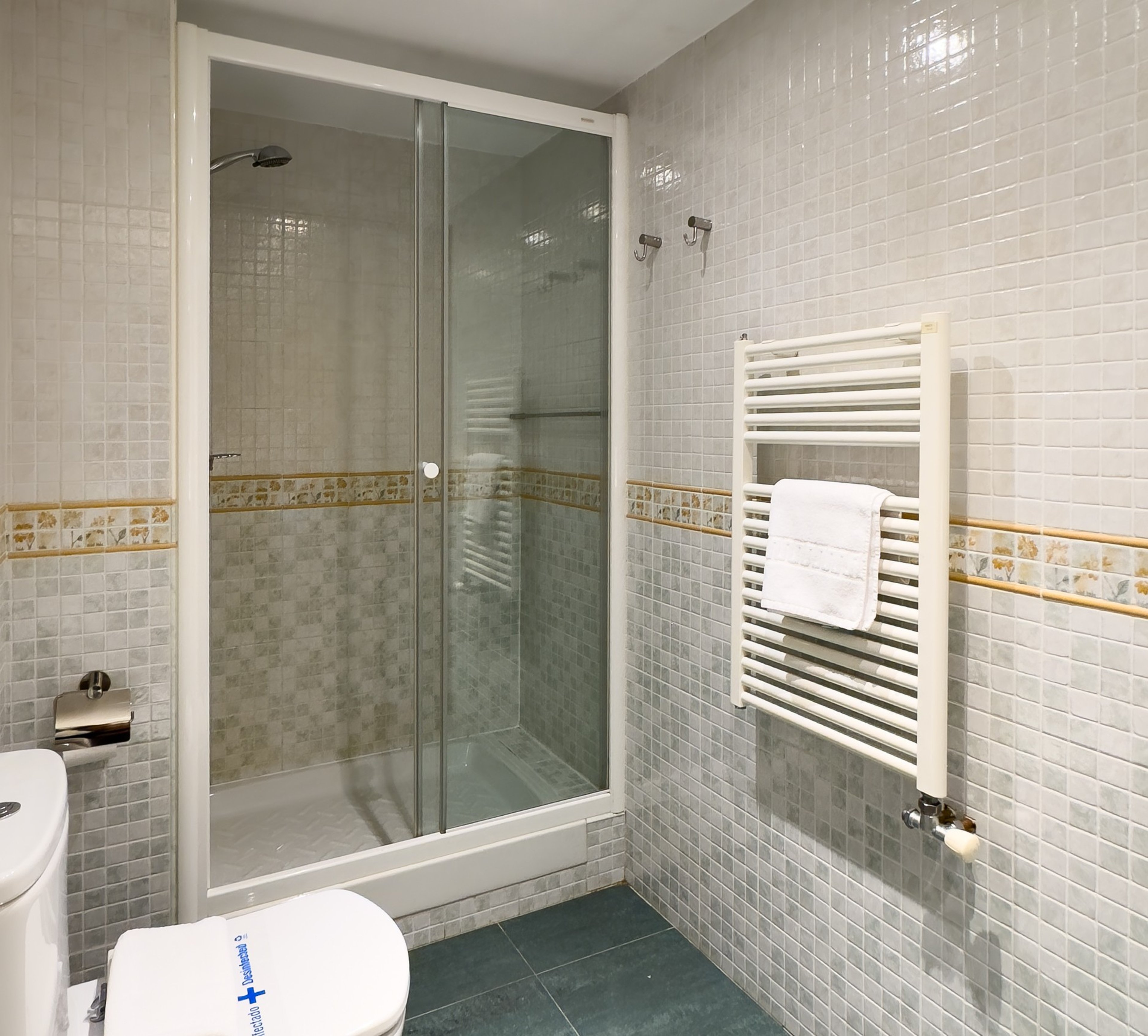 NESTIC - LIDIA - Baño apartamento amueblado con servicios