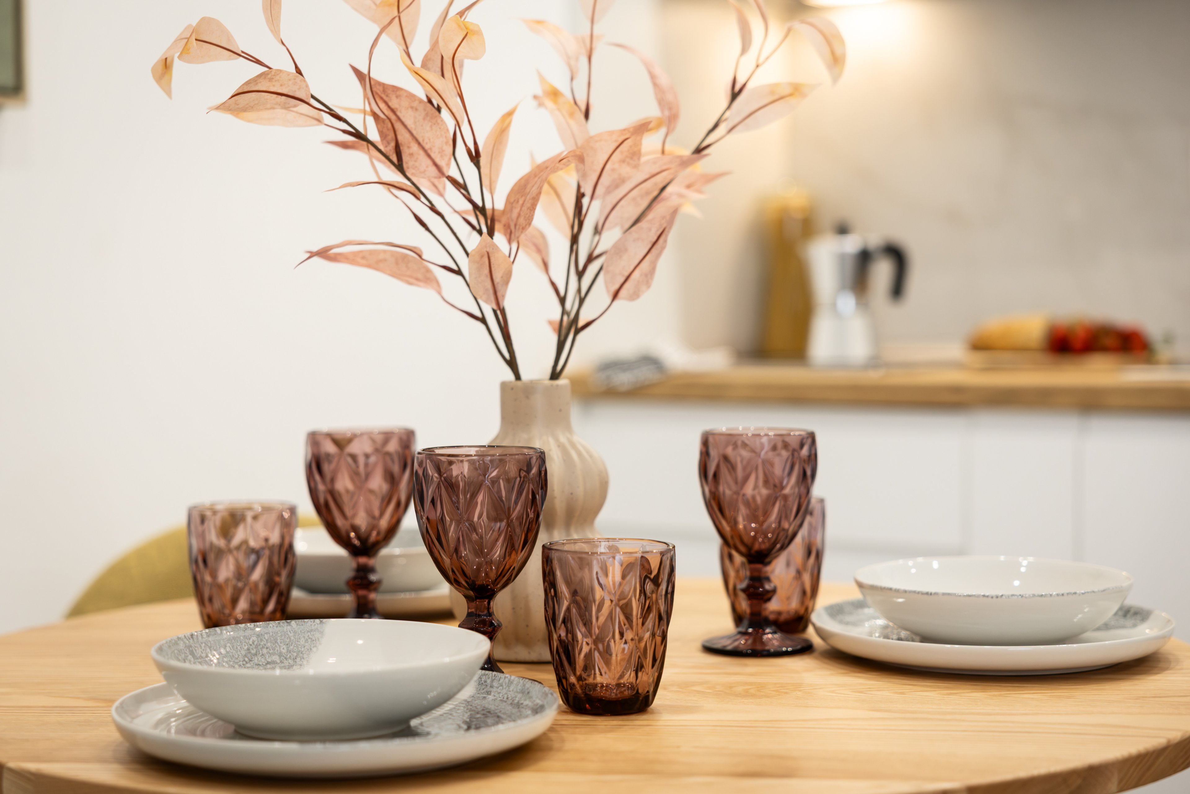 NESTIC - BARCINO - Comedor apartamento amueblado con servicios