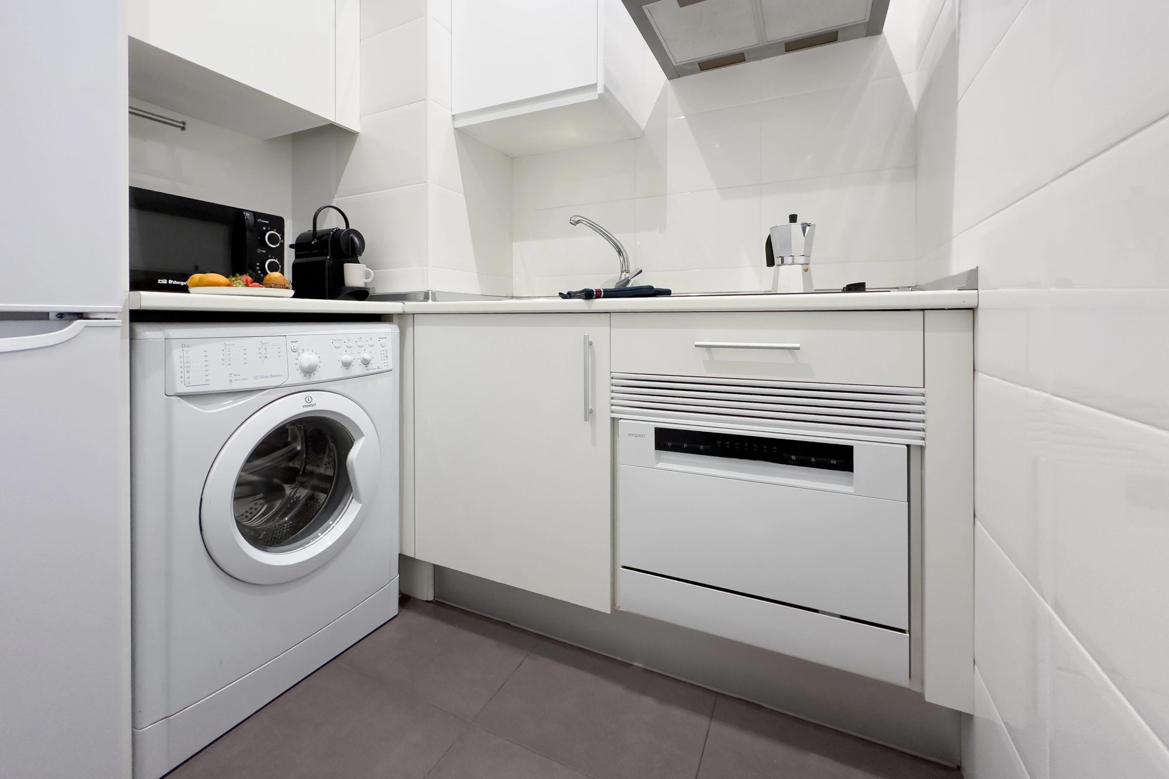 NESTIC - DARIEN - Kitchen fully furnished apartment