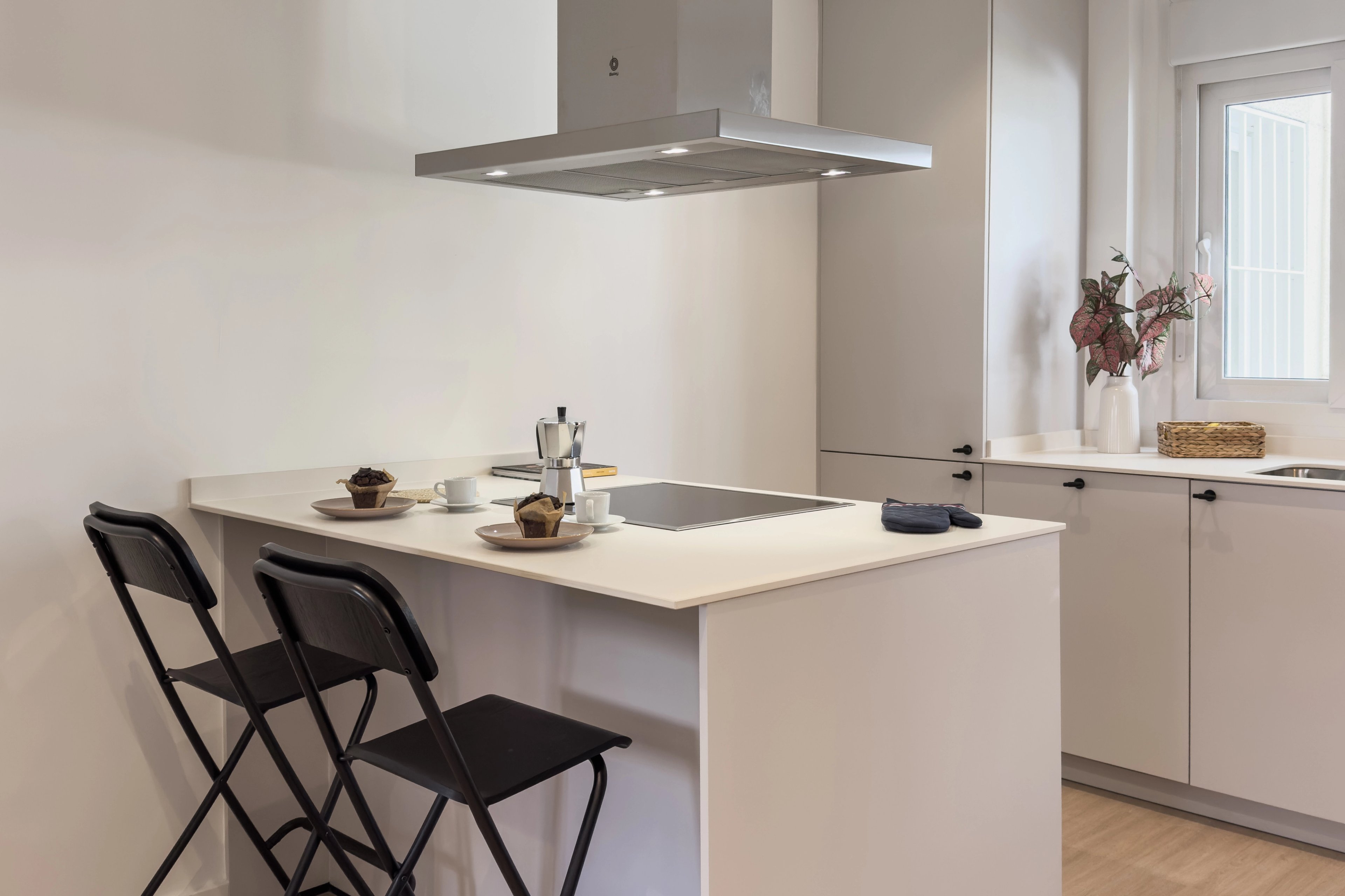 NESTIC - TINEO - Kitchen Furnished apartment with services