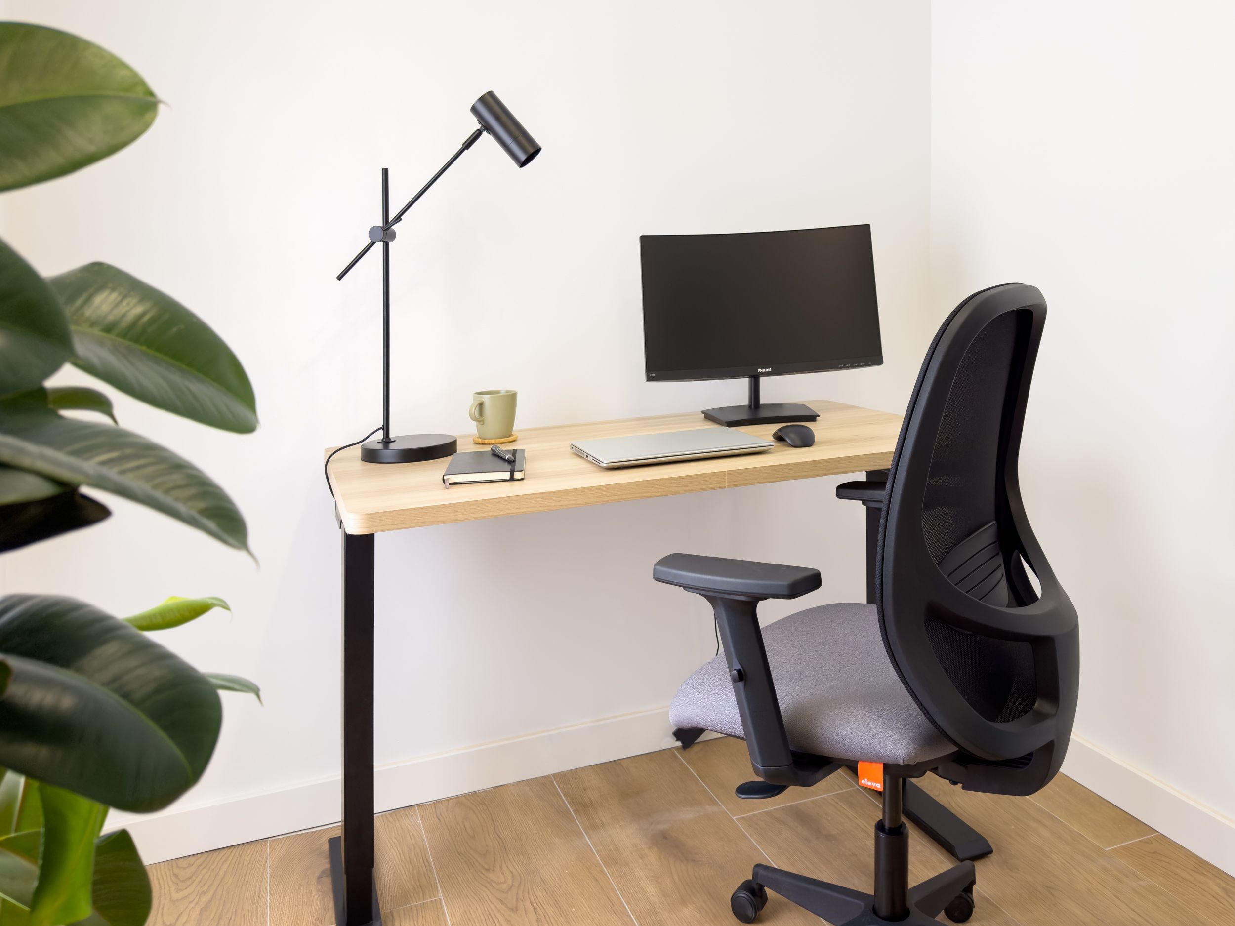 NESTIC - LAGUNARIA - Despacho profesional con pantalla, mesa elevable y silla ergonómica