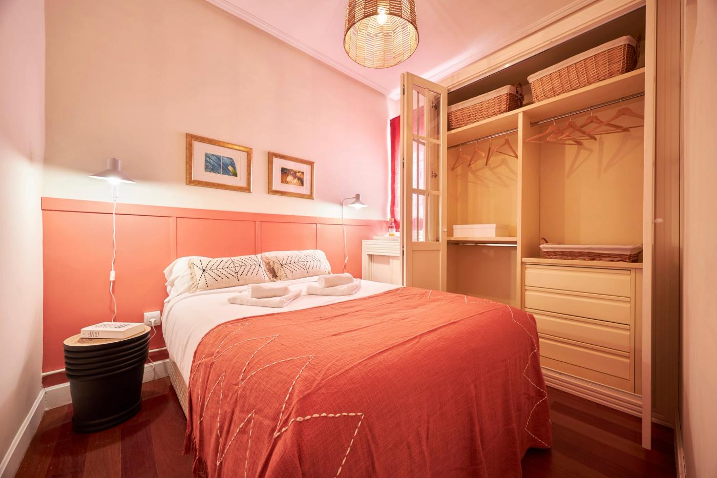 NESTIC - BRIGADIER - Bedroom with closet and double bed