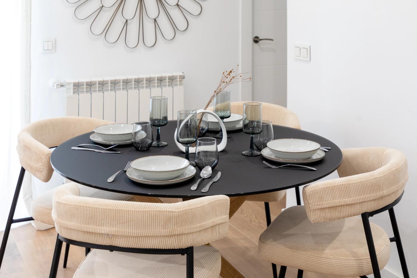 NESTIC - LAGUNARIA - Dining room furnished stylish