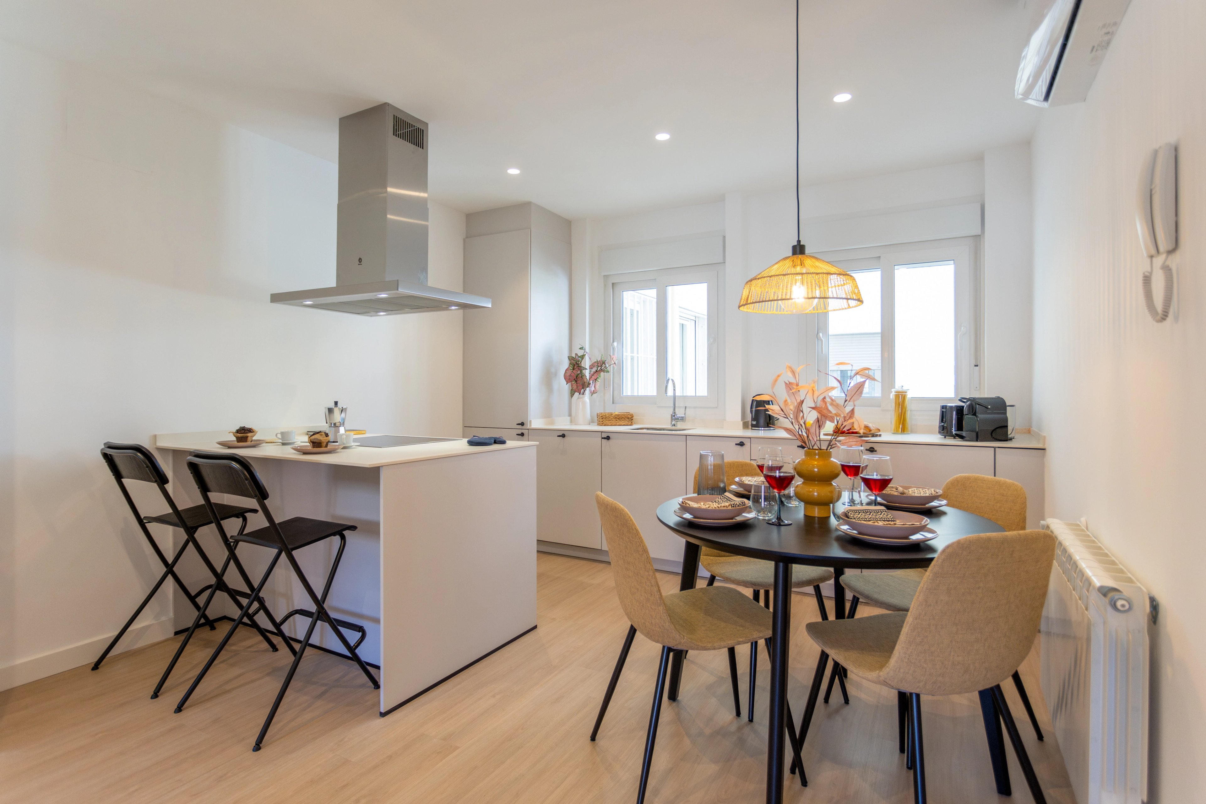 NESTIC - TINEO - Dining room Furnished apartment with services