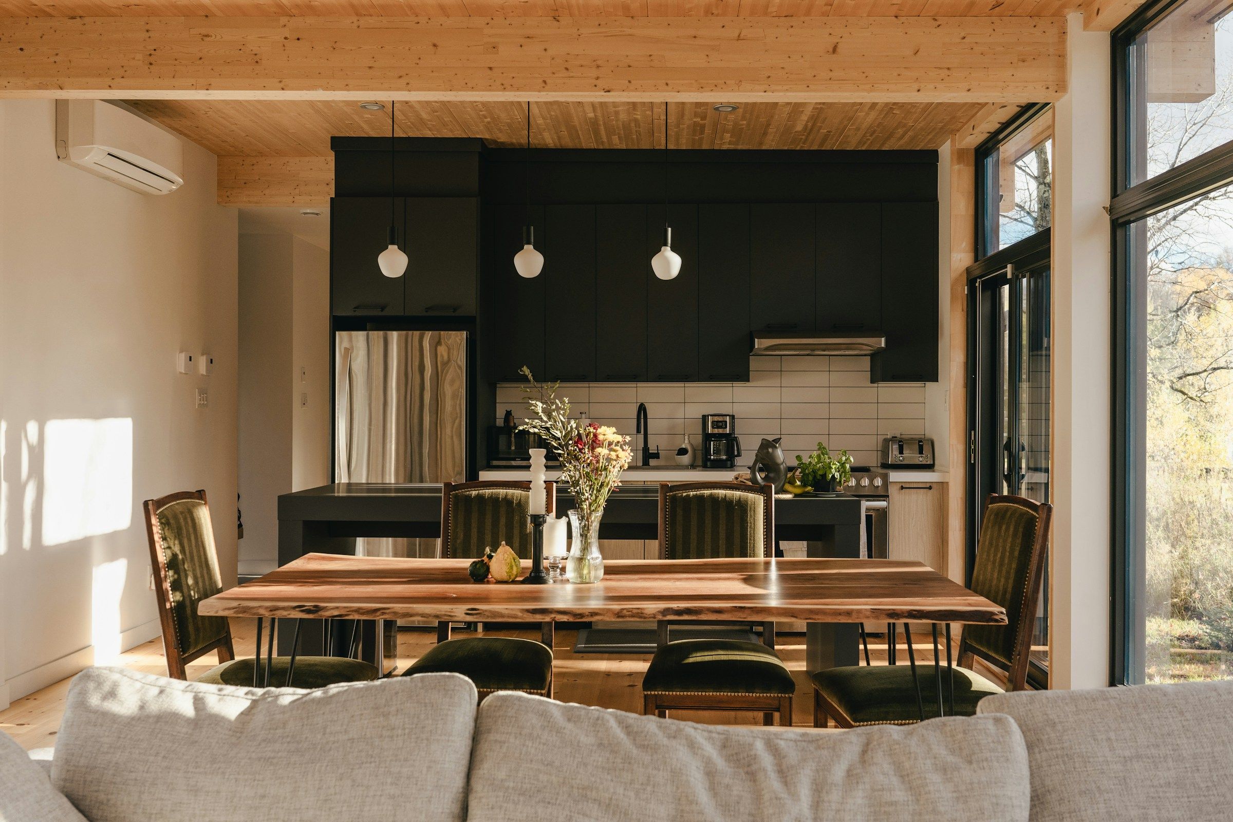 Cocina moderna con luz natural