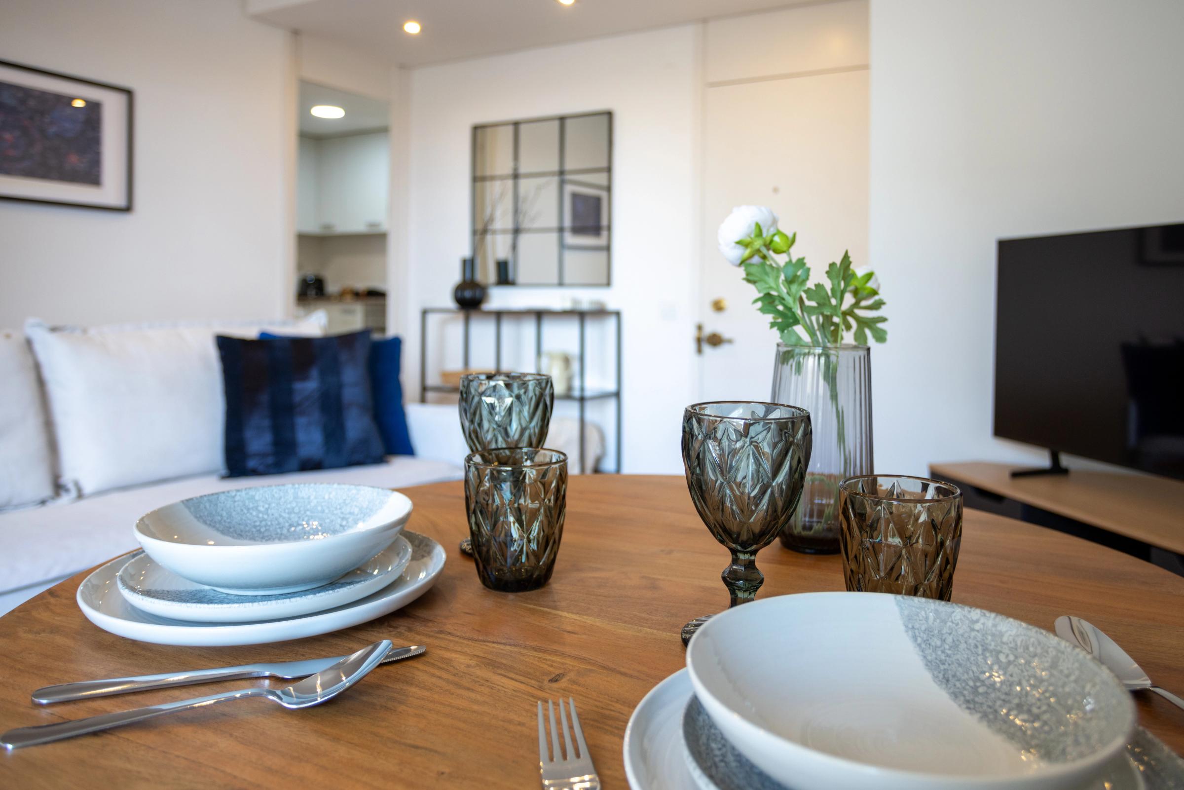 NESTIC - ALIAGA - Dining room fully furnished apartment