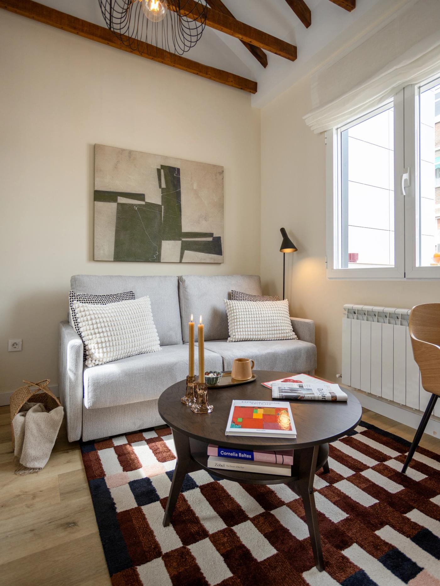 NESTIC - MORETO - Salón Apartamento amueblado con servicios