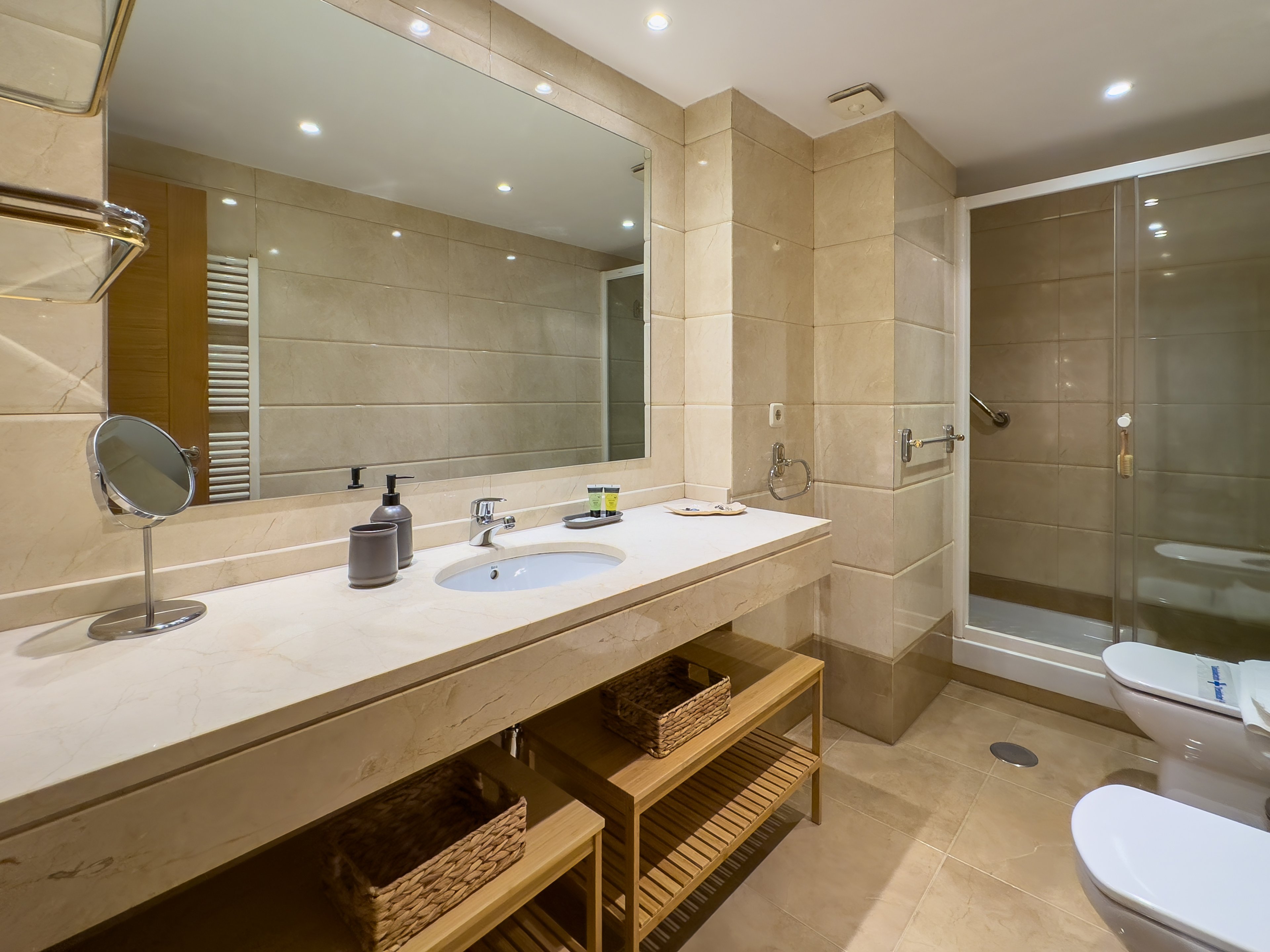 NESTIC - LIDIA - Baño apartamento amueblado con servicios