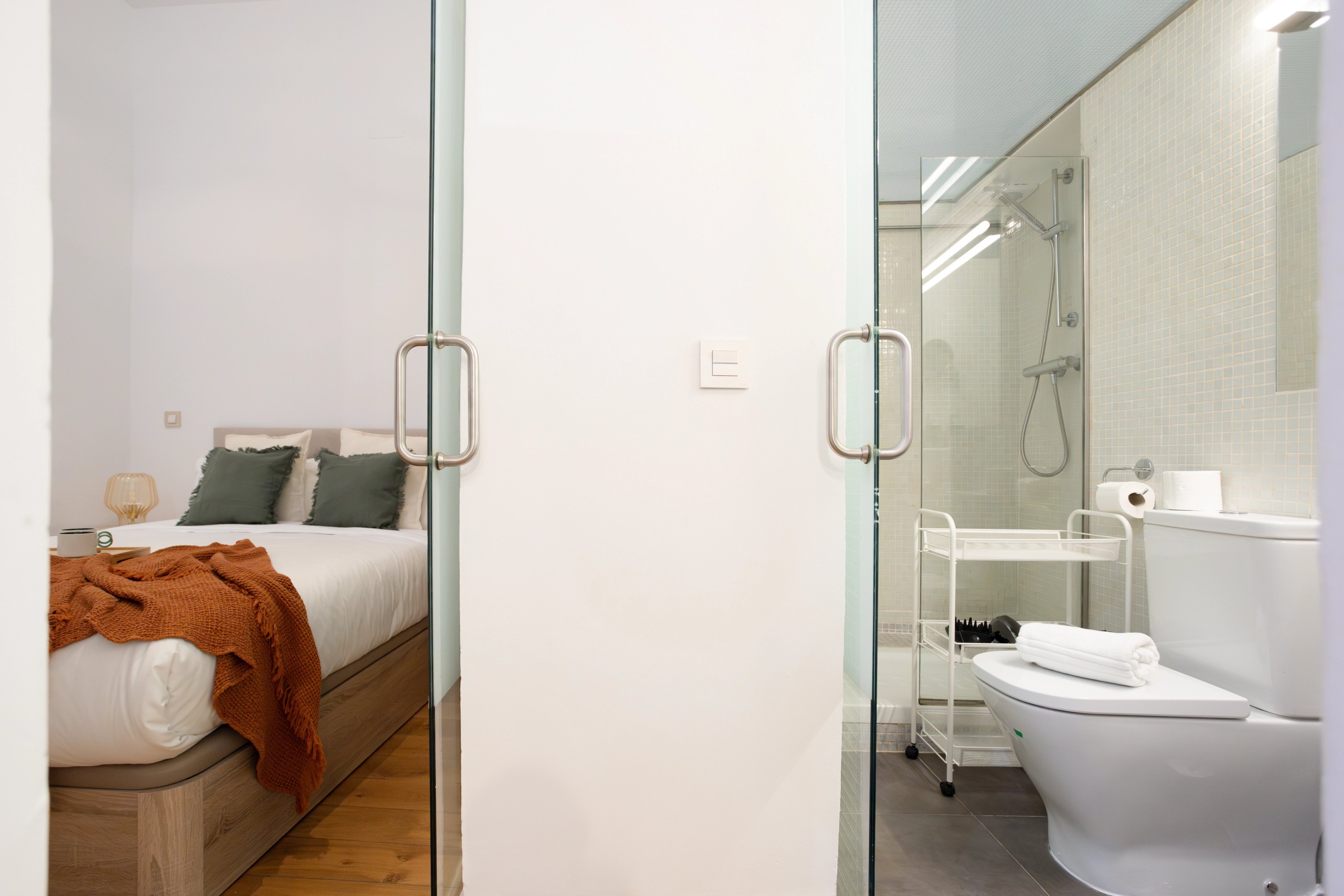 NESTIC - Mer - Dormitorio y baño apartamento amueblado