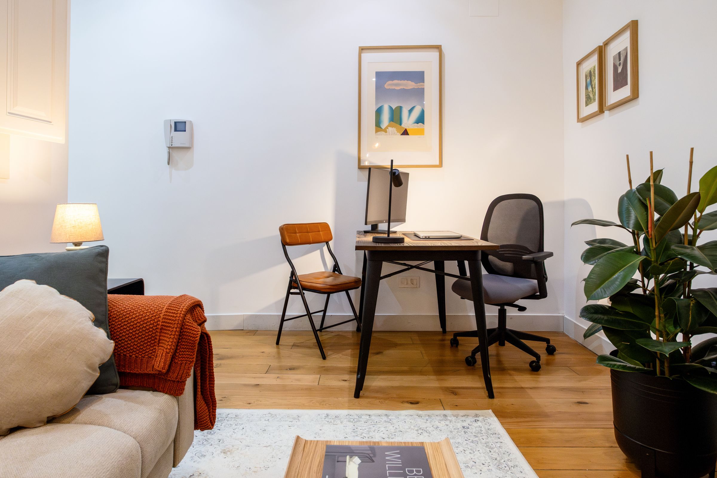 NESTIC - Mer - Office area in furnished apartment