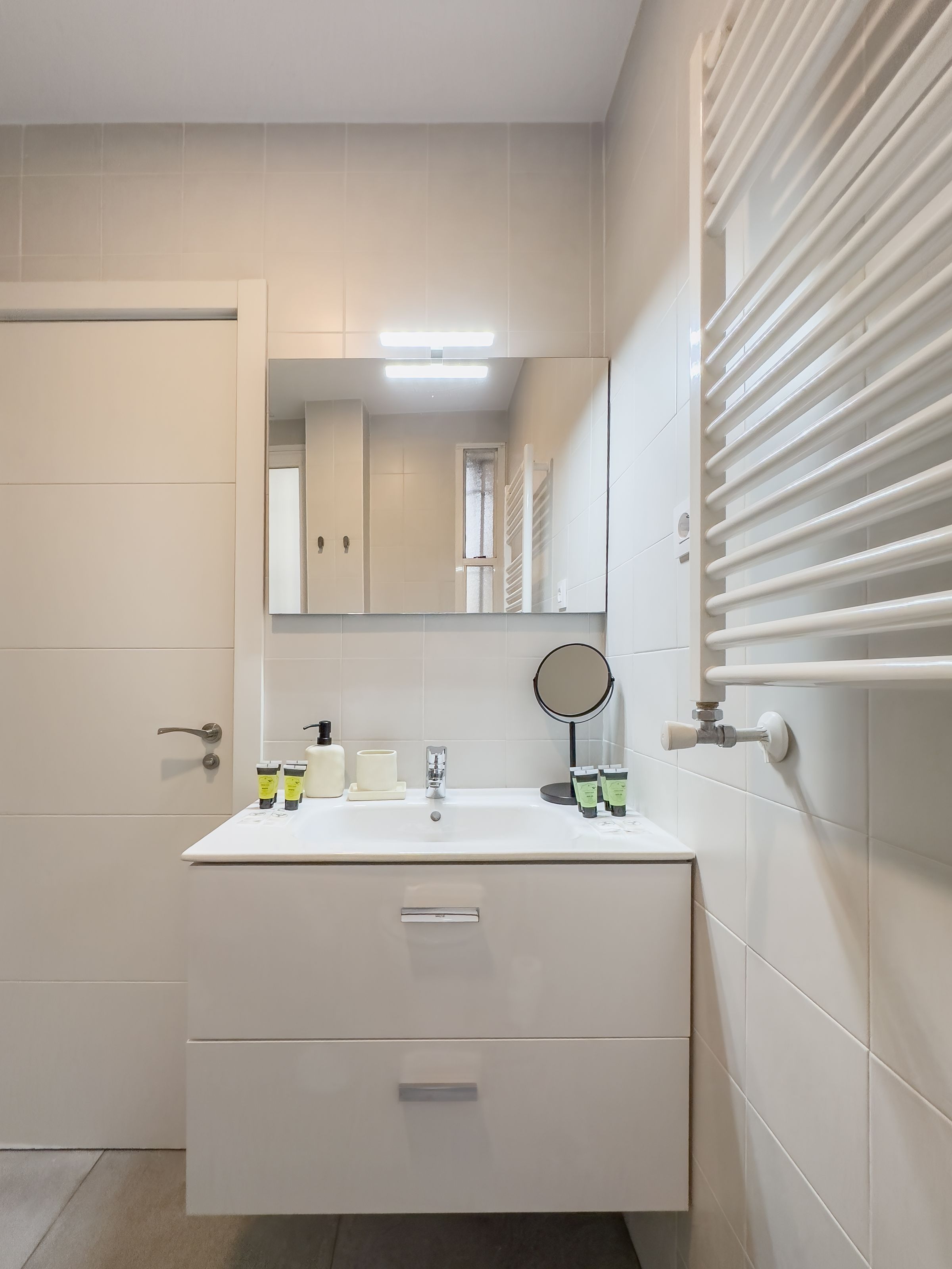 NESTIC - BRACARA - Living room furnished apartment with services