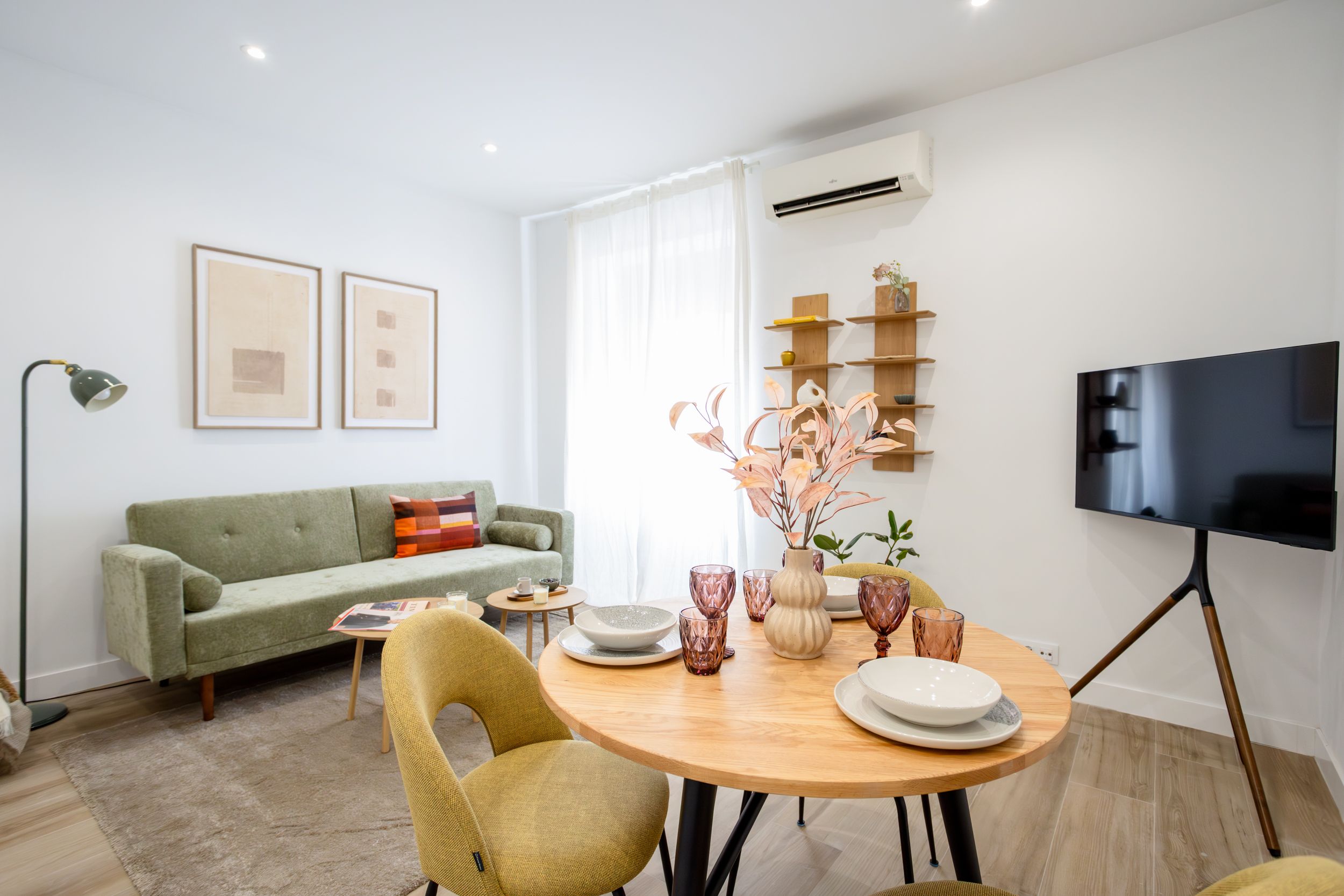 NESTIC - BARCINO - Salón apartamento amueblado con servicios