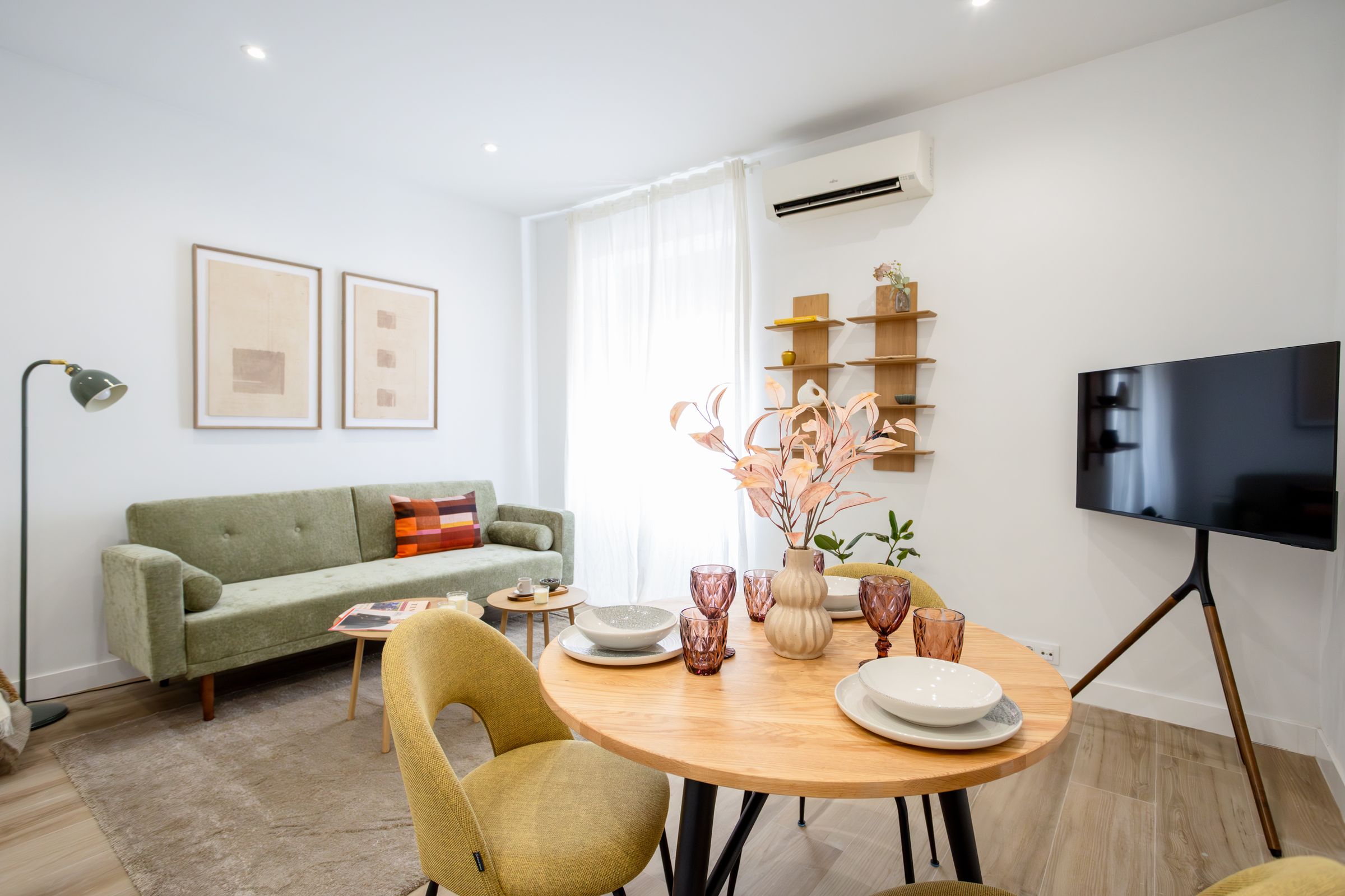 NESTIC - BARCINO - Living room furnished apartment with services
