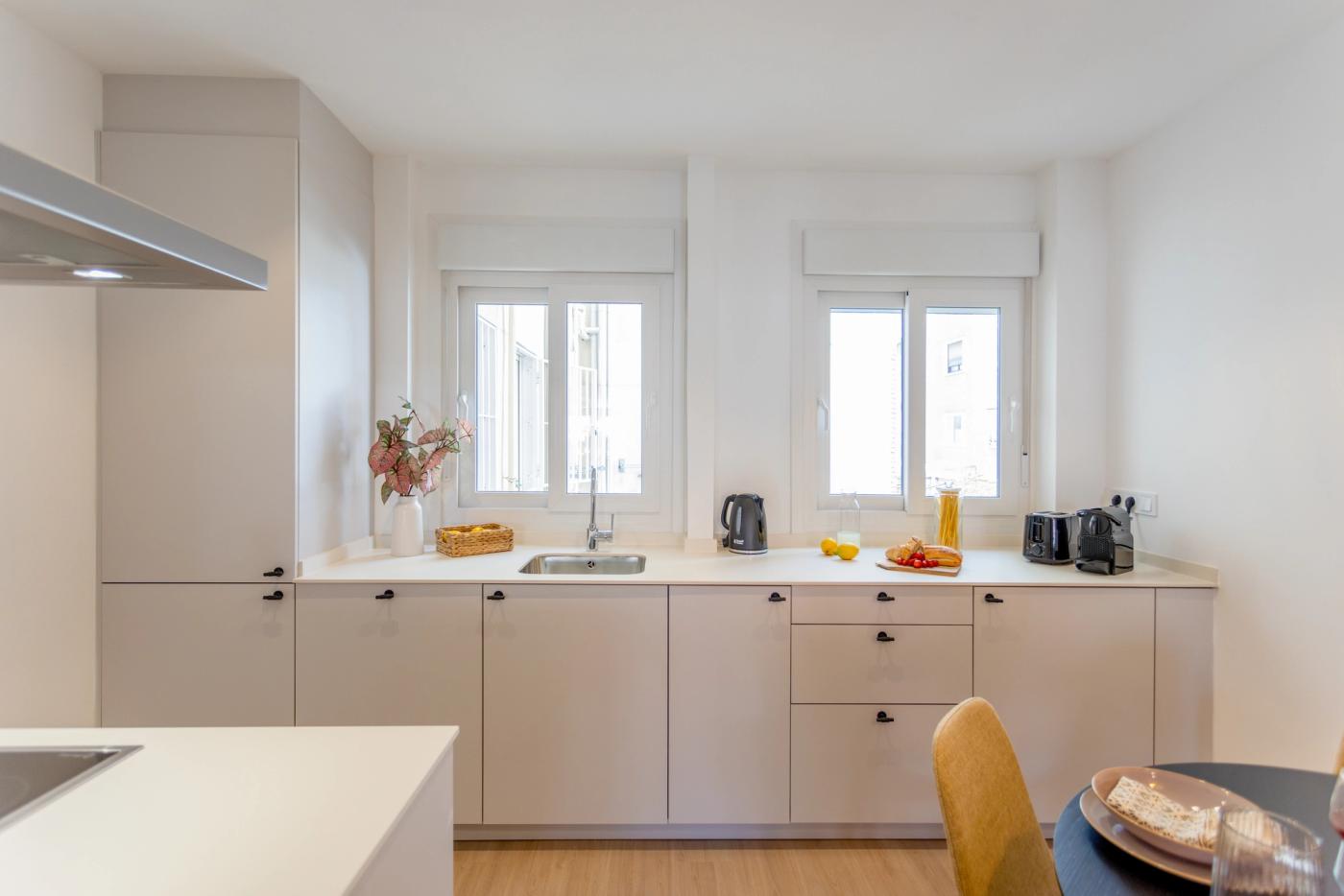 NESTIC - TINEO - Kitchen Furnished apartment with services