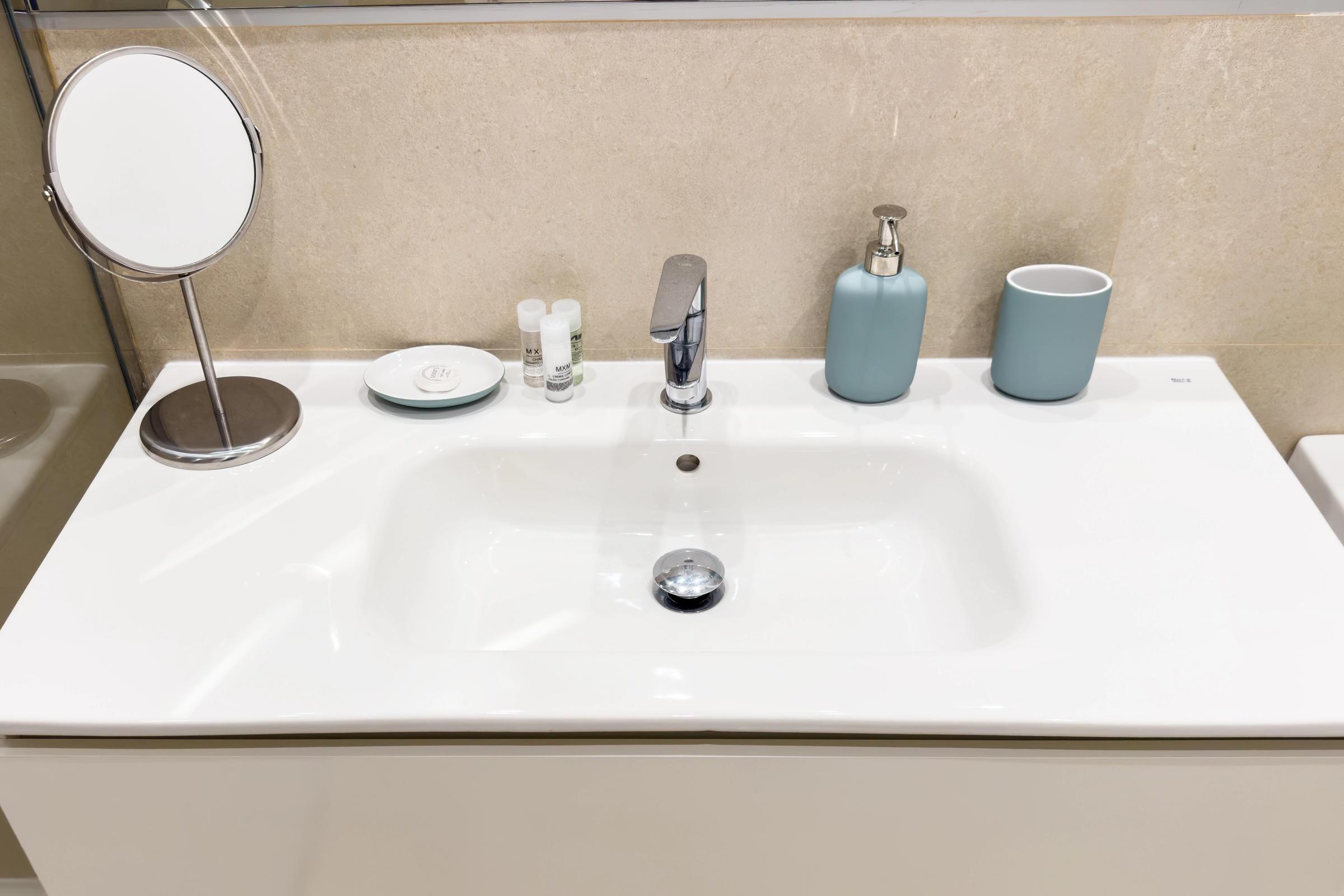 NESTIC - ALIAGA - Bathroom fully furnished apartment