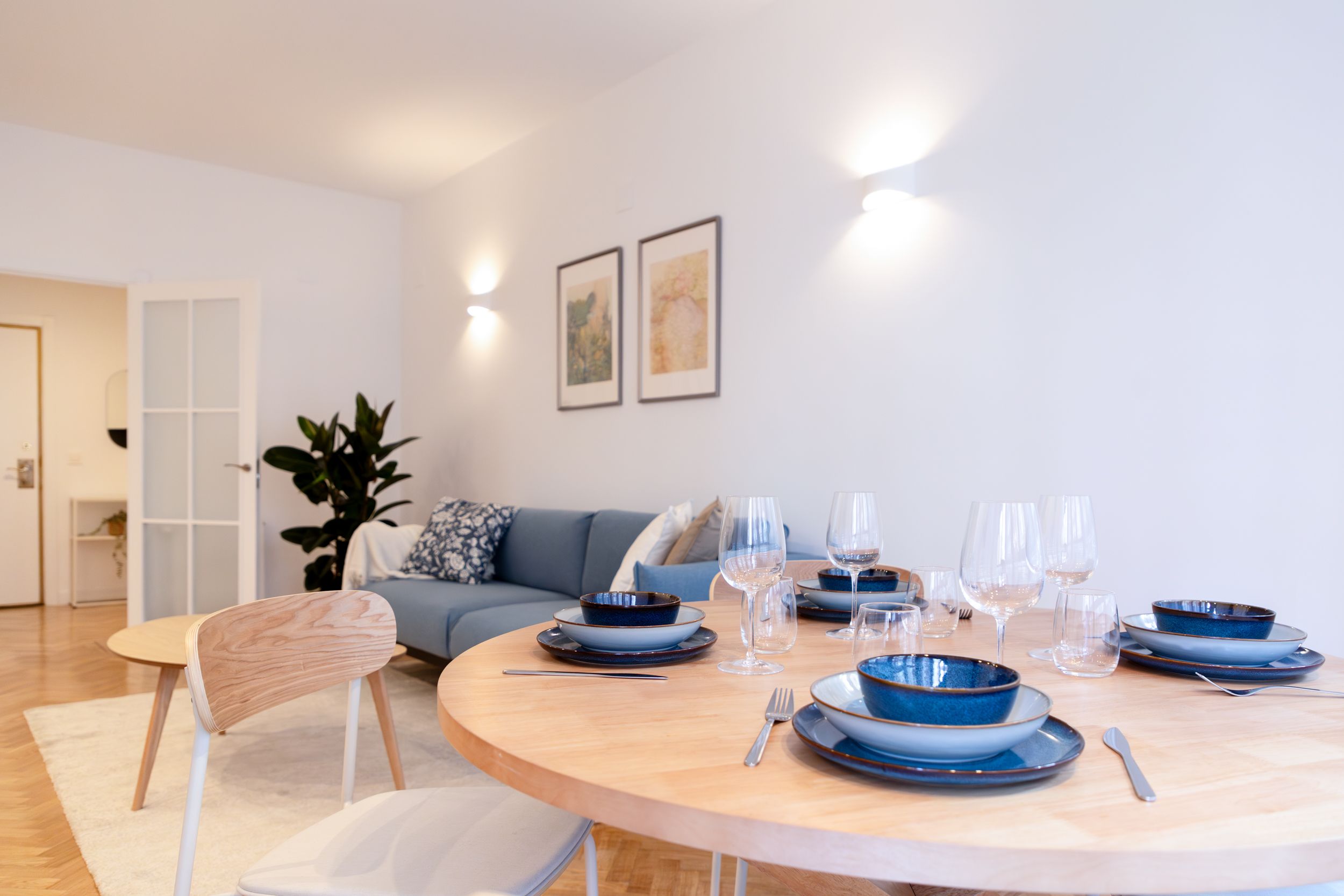 NESTIC - CLARAVAL - Comedor amueblado apartamento con servicios
