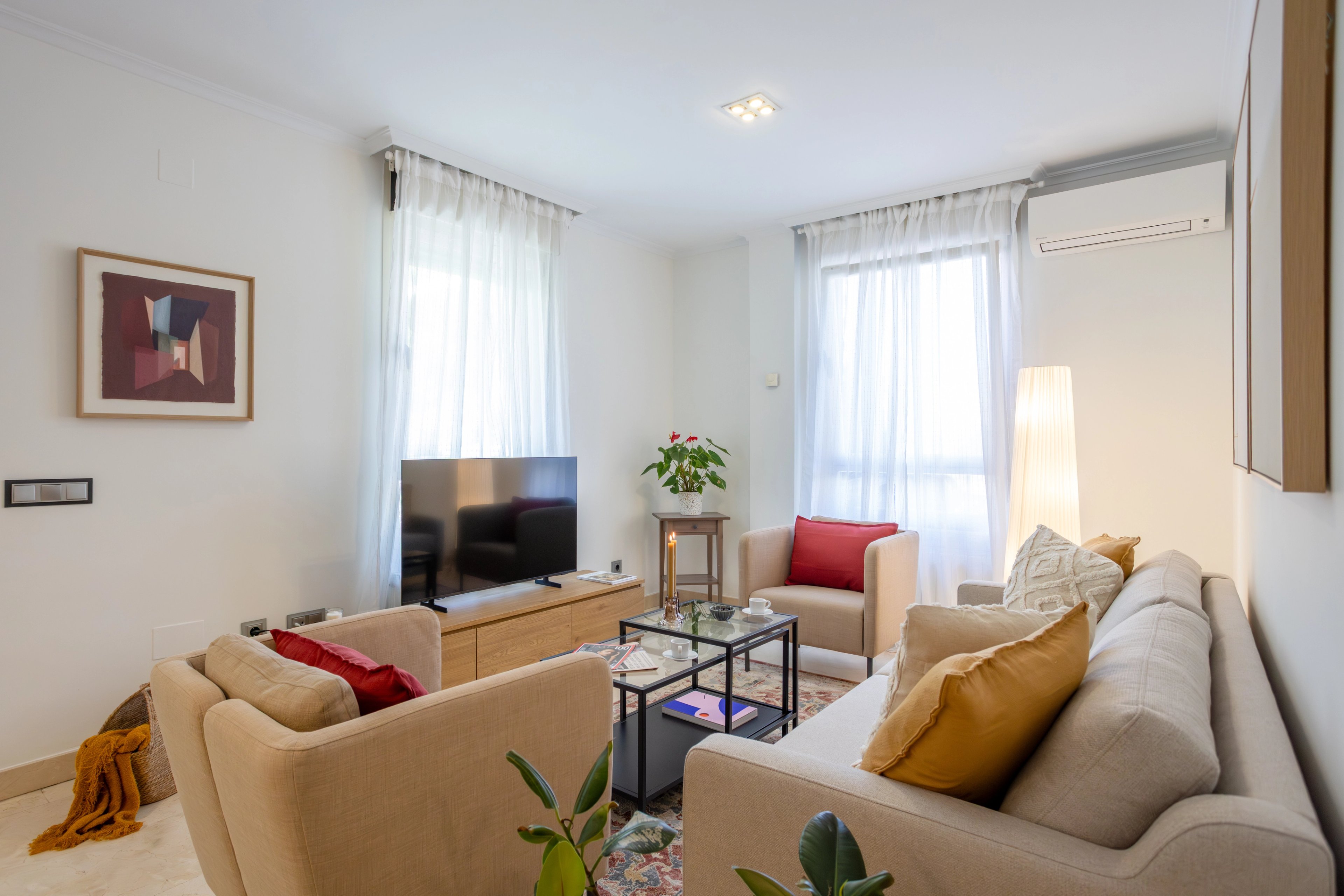 NESTIC - URUMEA - Salón Apartamento amueblado con servicios