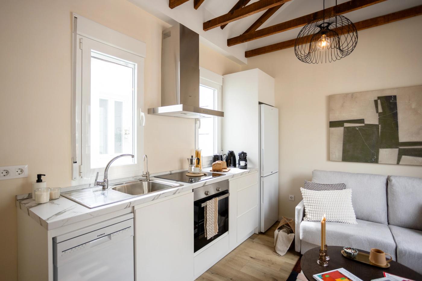 NESTIC - MORETO - Cocina Apartamento amueblado con servicios