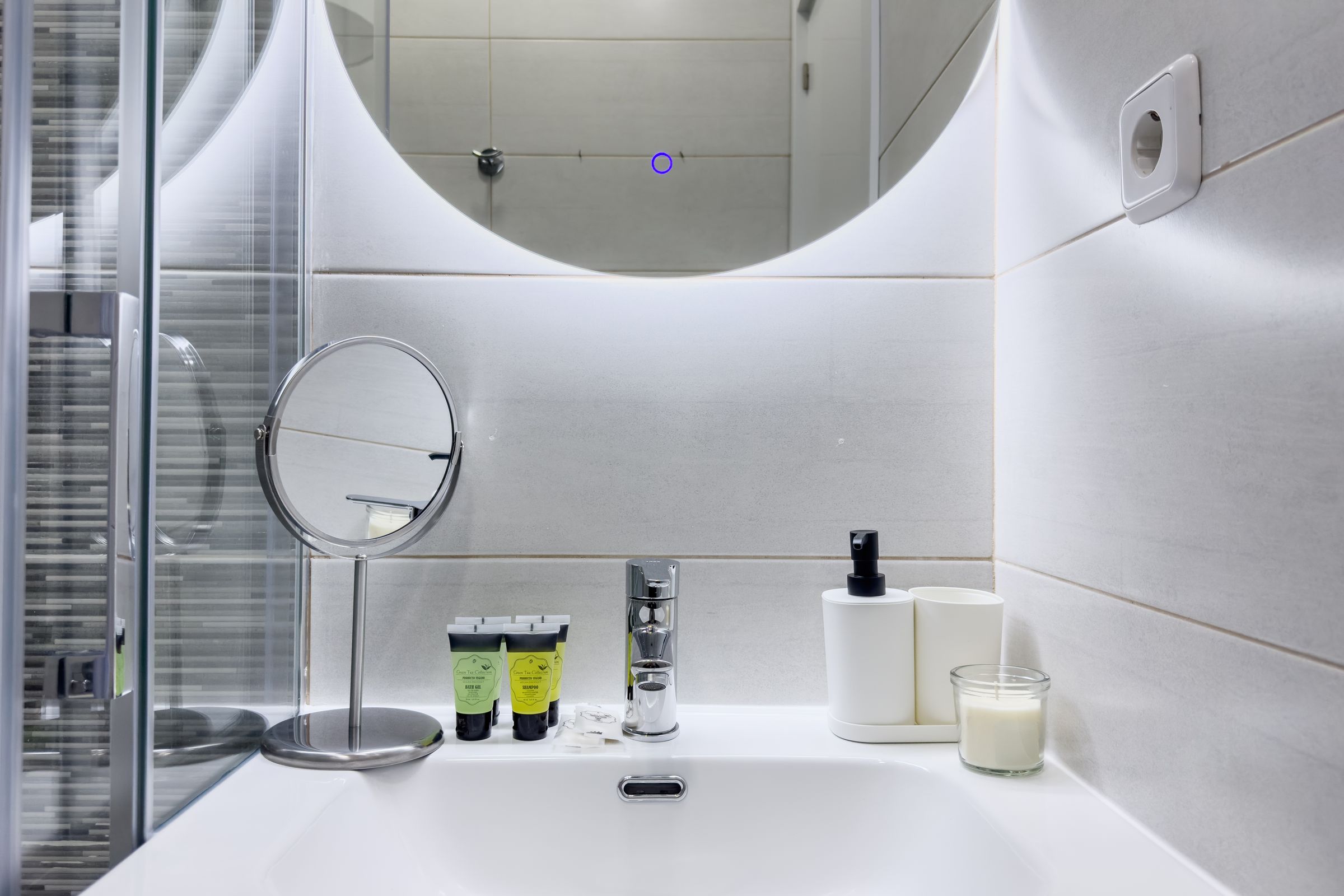 NESTIC - BAYEU - Bathroom Furnished apartment with services