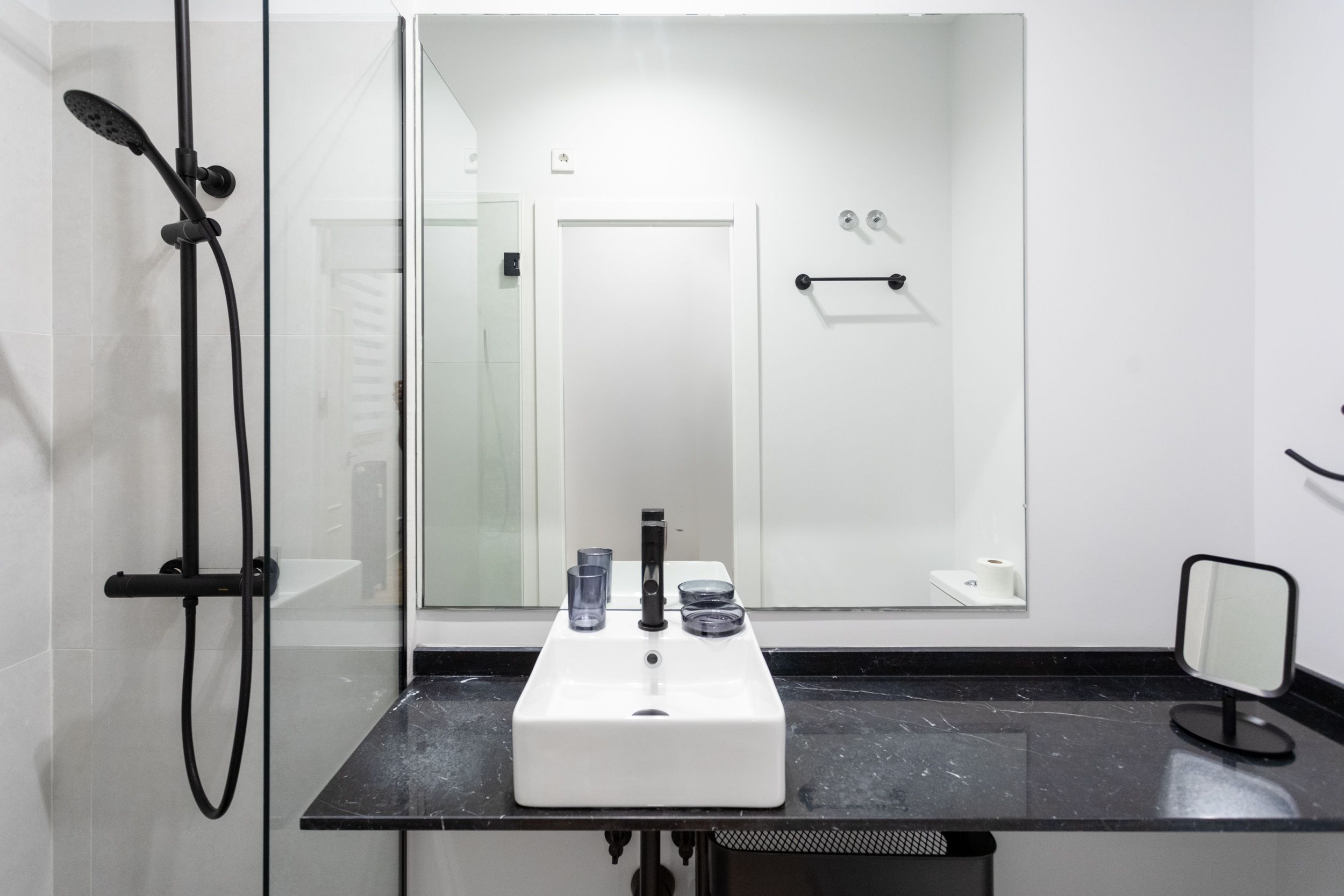 NESTIC - MENINA - Baño apartamento amueblado con servicios