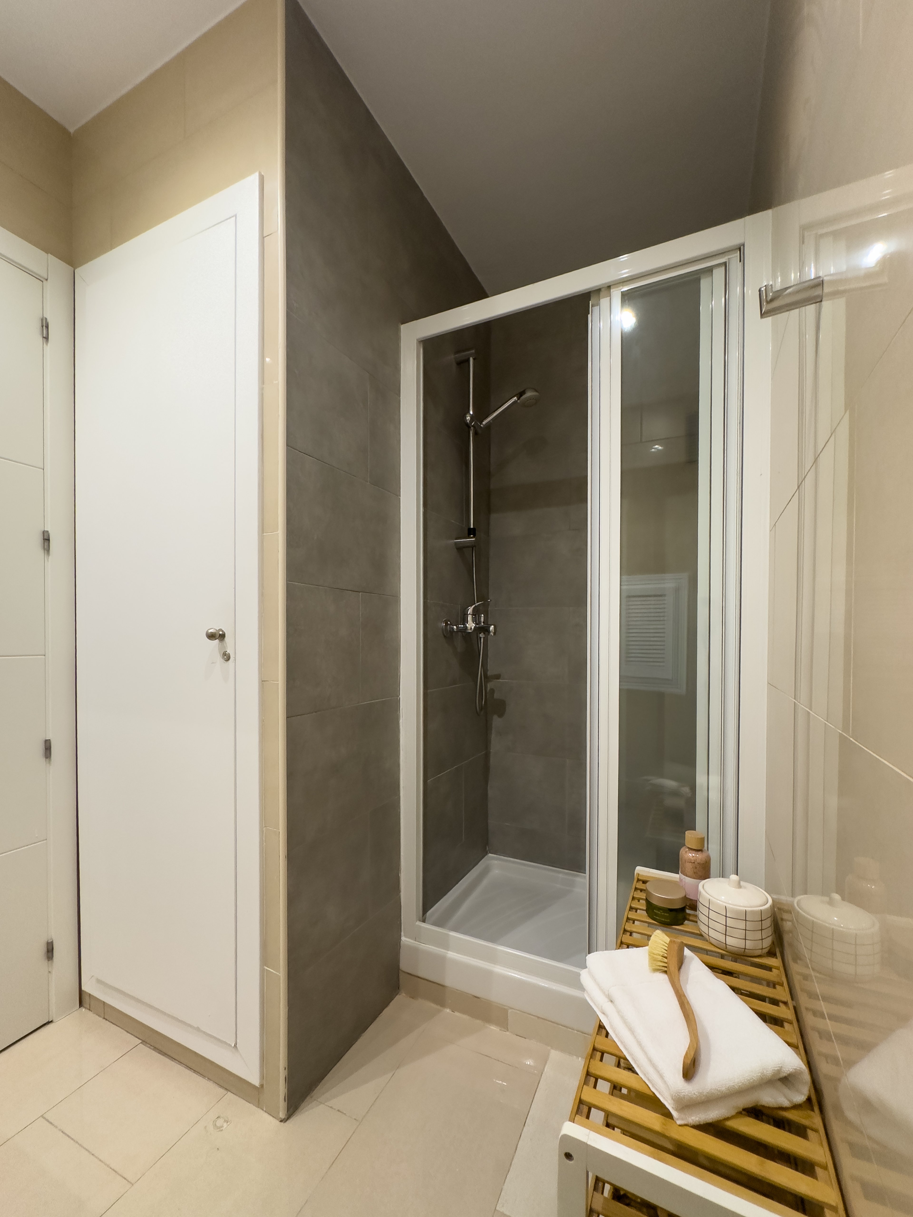 NESTIC - LIRIA - Apartamento amueblado con servicios - Baño