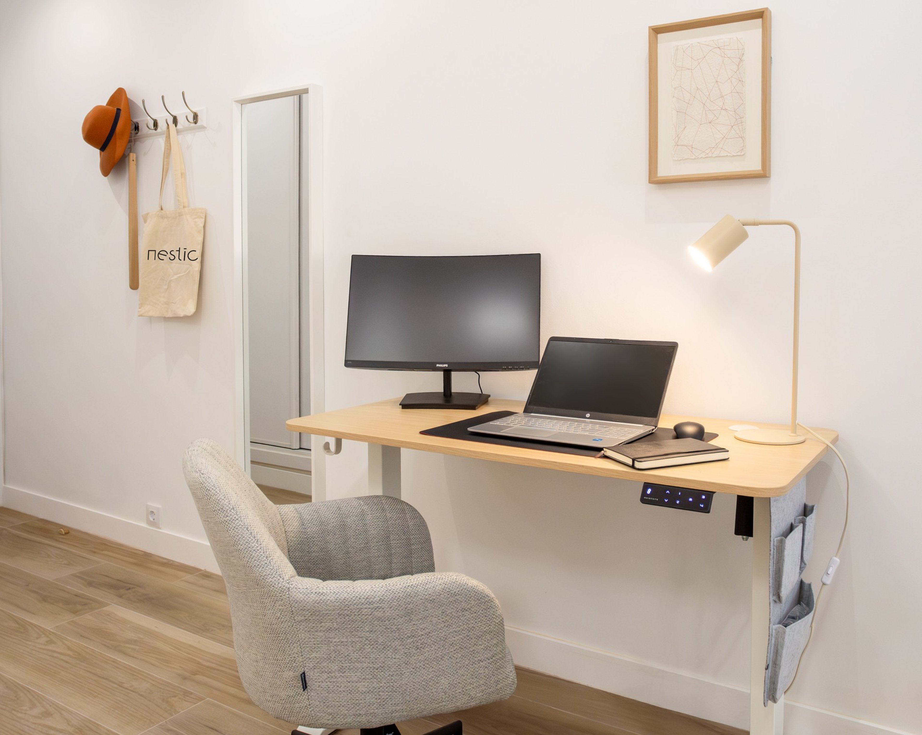 NESTIC - BARCINO - Zona de trabajo apartamento con servicios