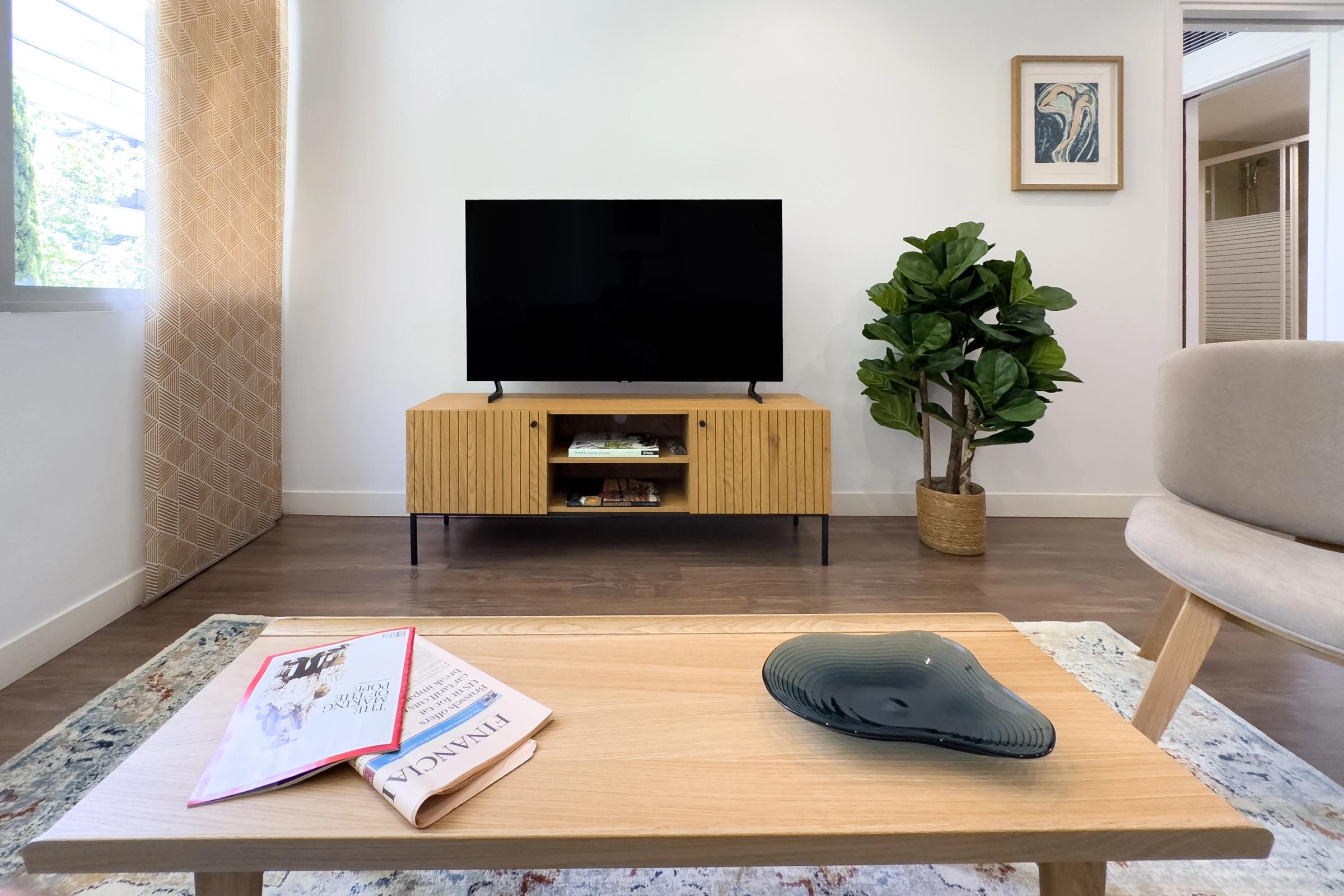 NESTIC - DARIEN - Living room fully furnished apartment