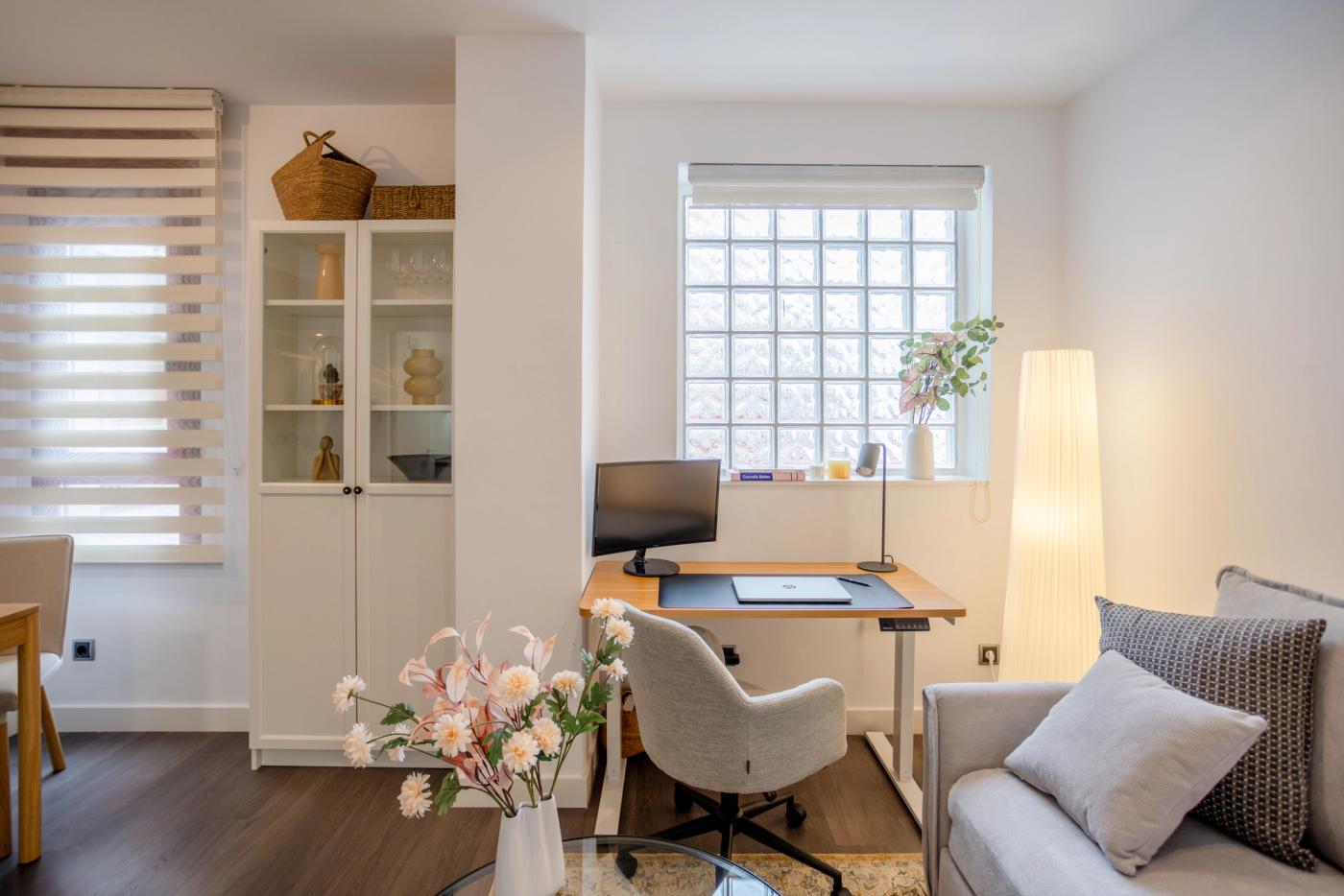 NESTIC - BERIAIN - Living room Furnished apartment with services