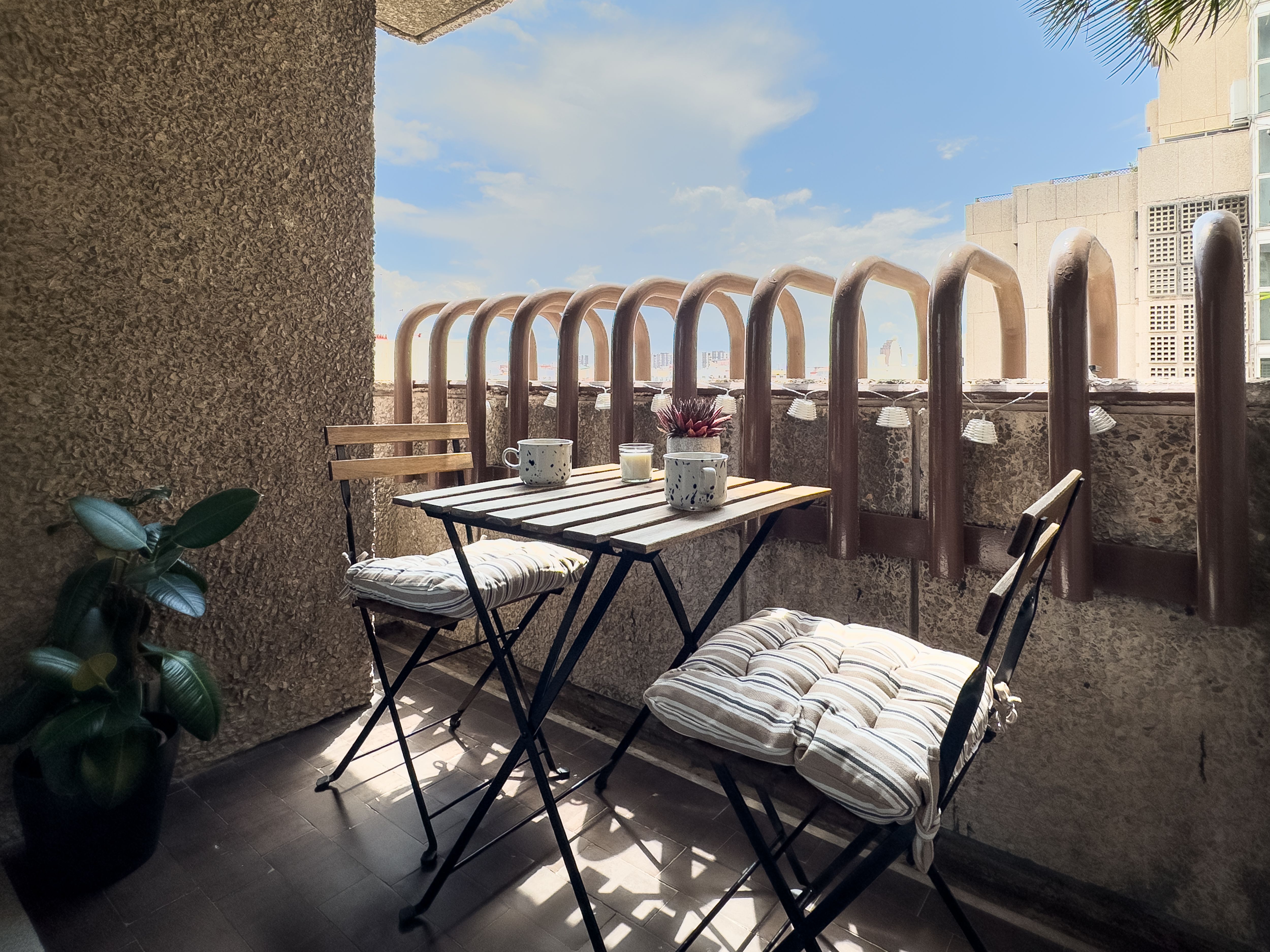 NESTIC - ALIAGA - Terraza apartamento amueblado