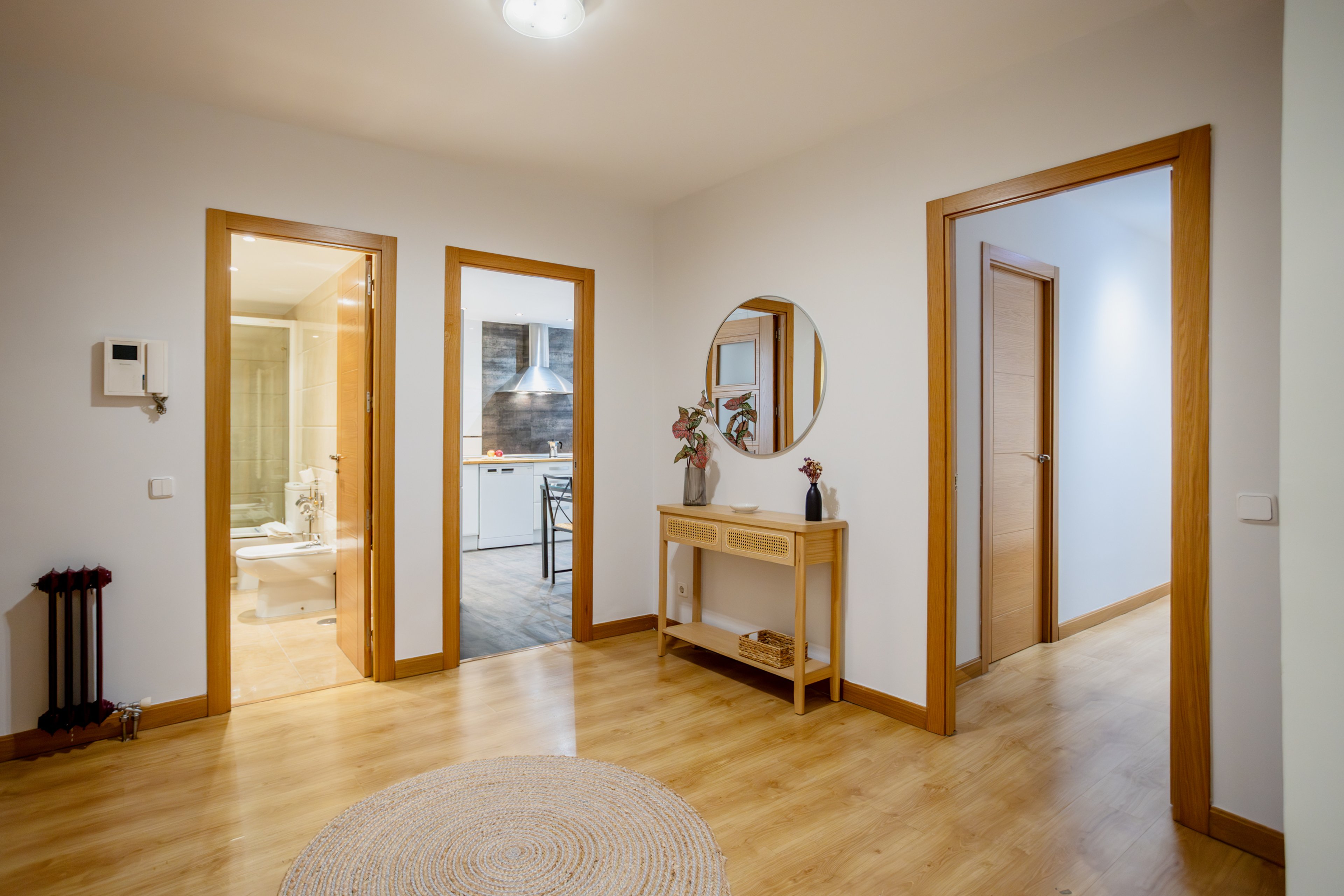 NESTIC - LIDIA - Entrada apartamento amueblado con servicios