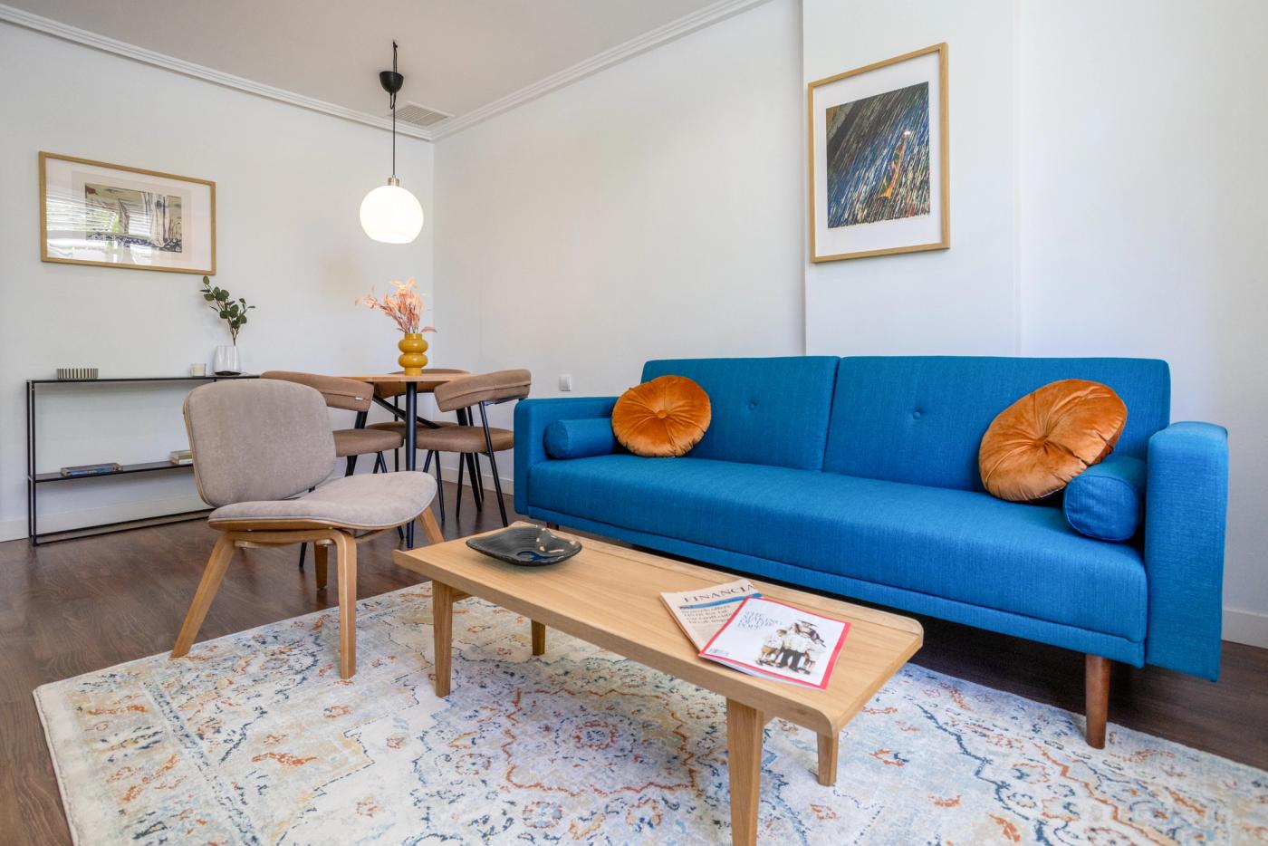 NESTIC - DARIEN - Living room fully furnished apartment