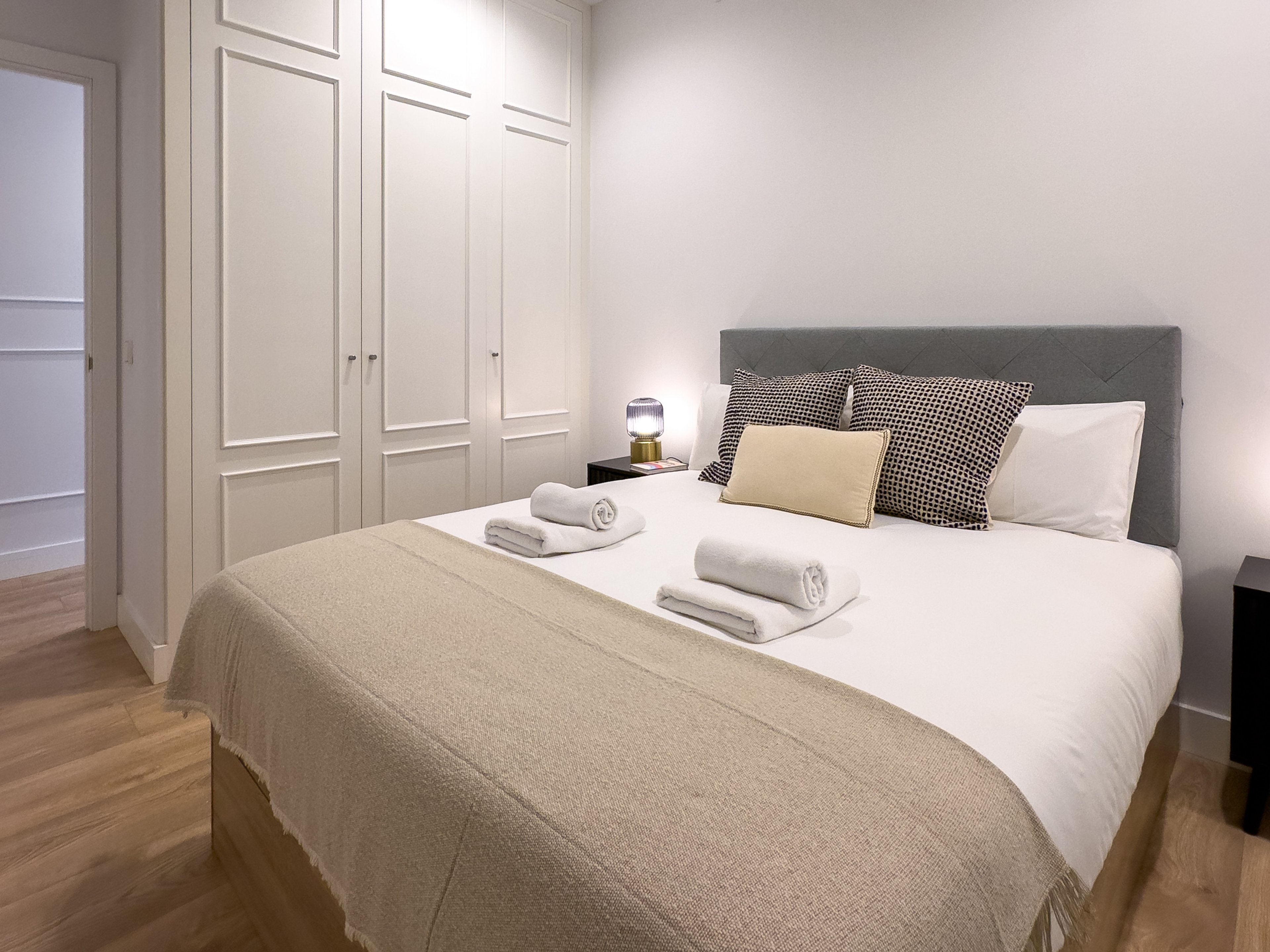 NESTIC - MENINA - Dormitorio apartamento amueblado con servicios