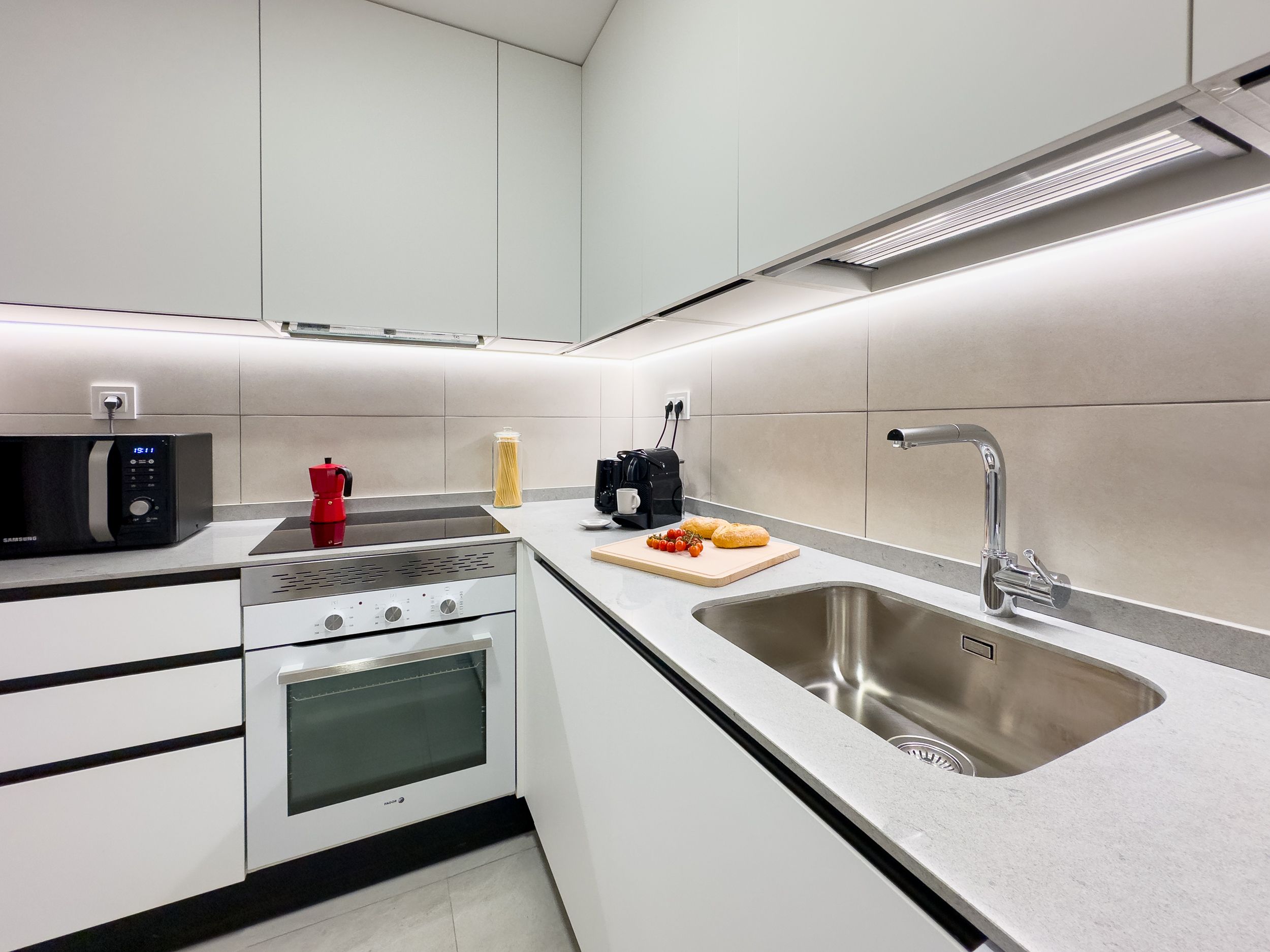 NESTIC - CLARAVAL - Cocina apartamento amueblado con servicios