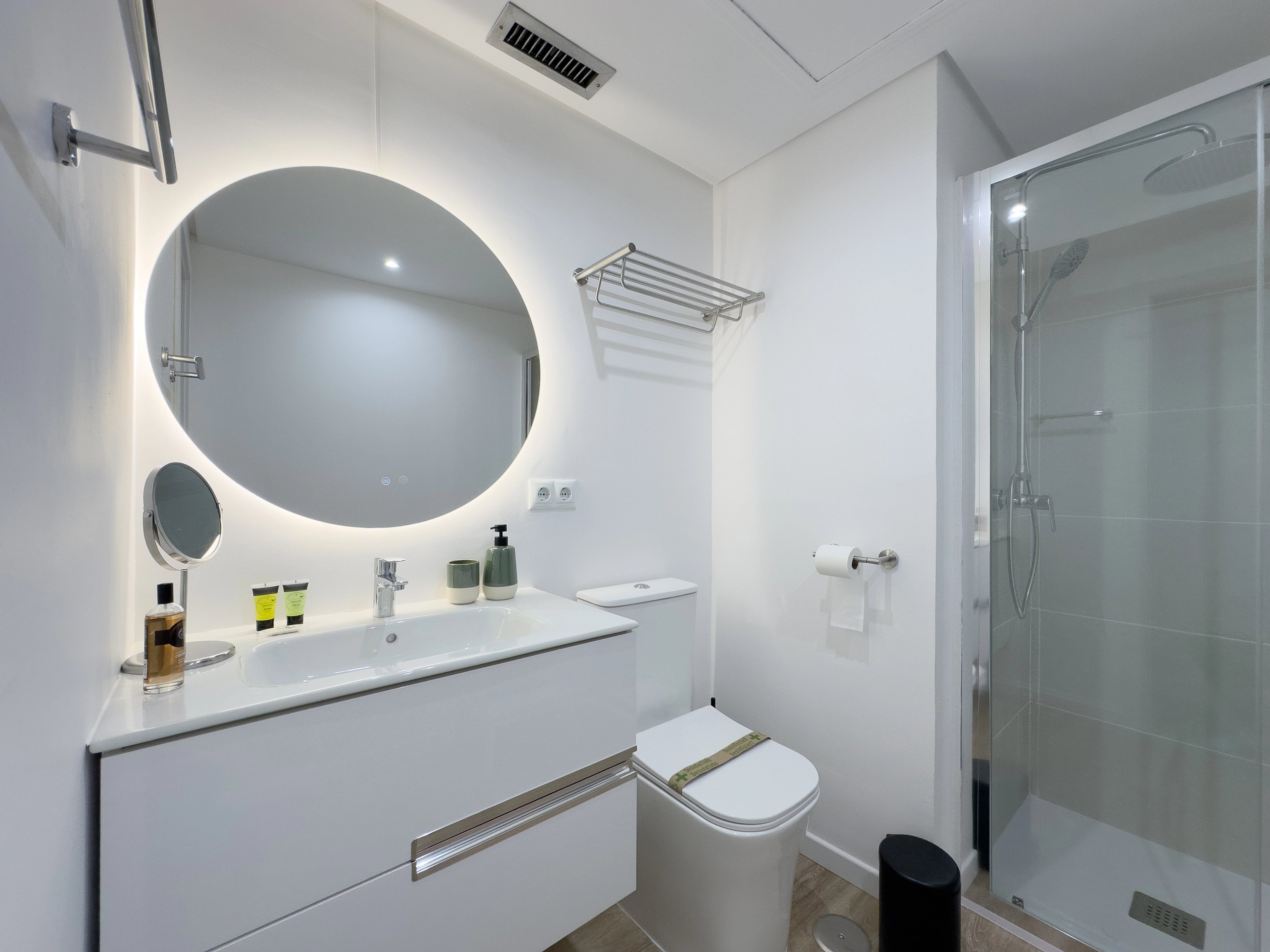 NESTIC - HERVÍAS - Baño Apartamento amueblado con servicios