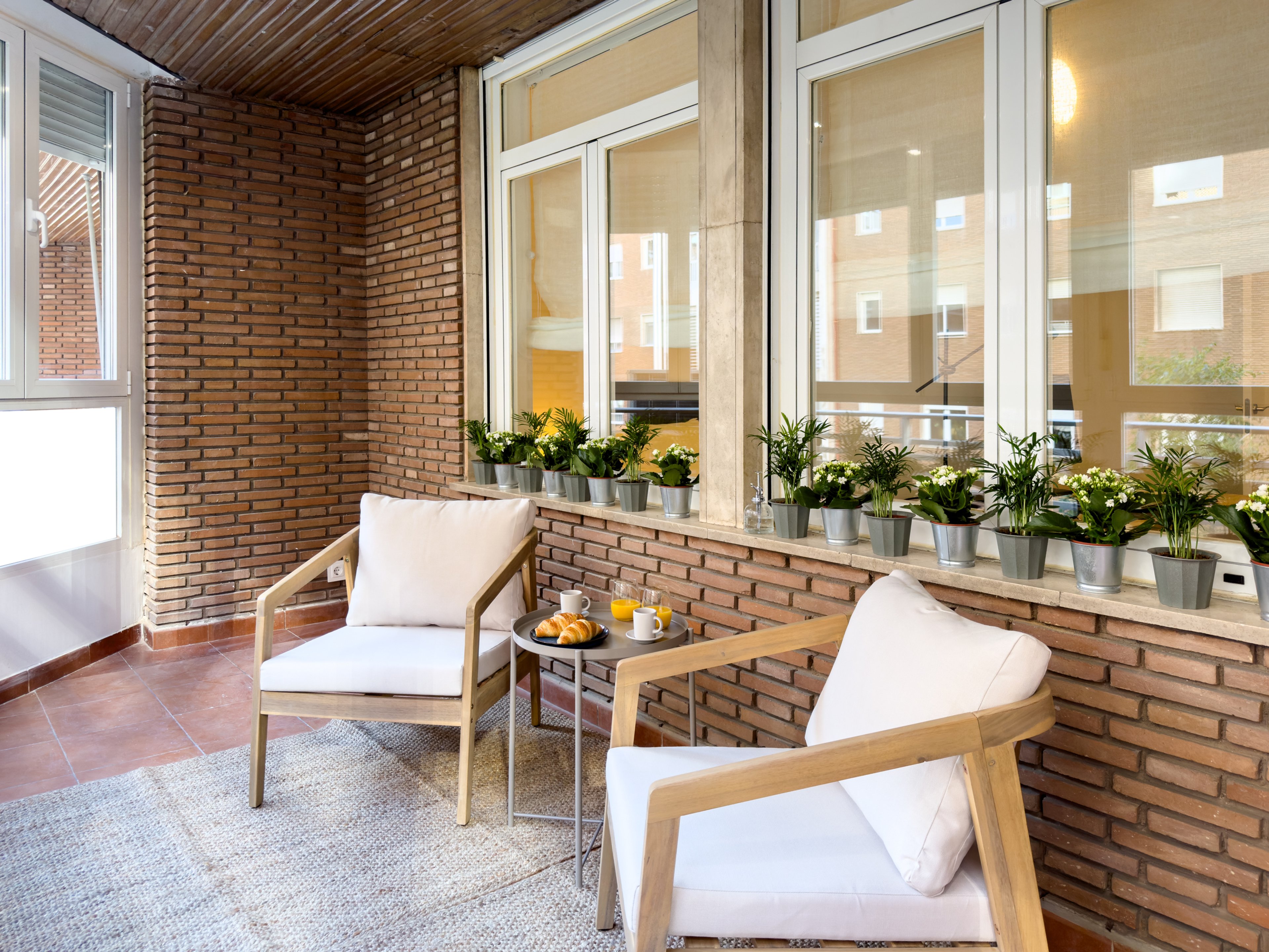 NESTIC - CLARAVAL - Terraza apartamento amueblado con servicios