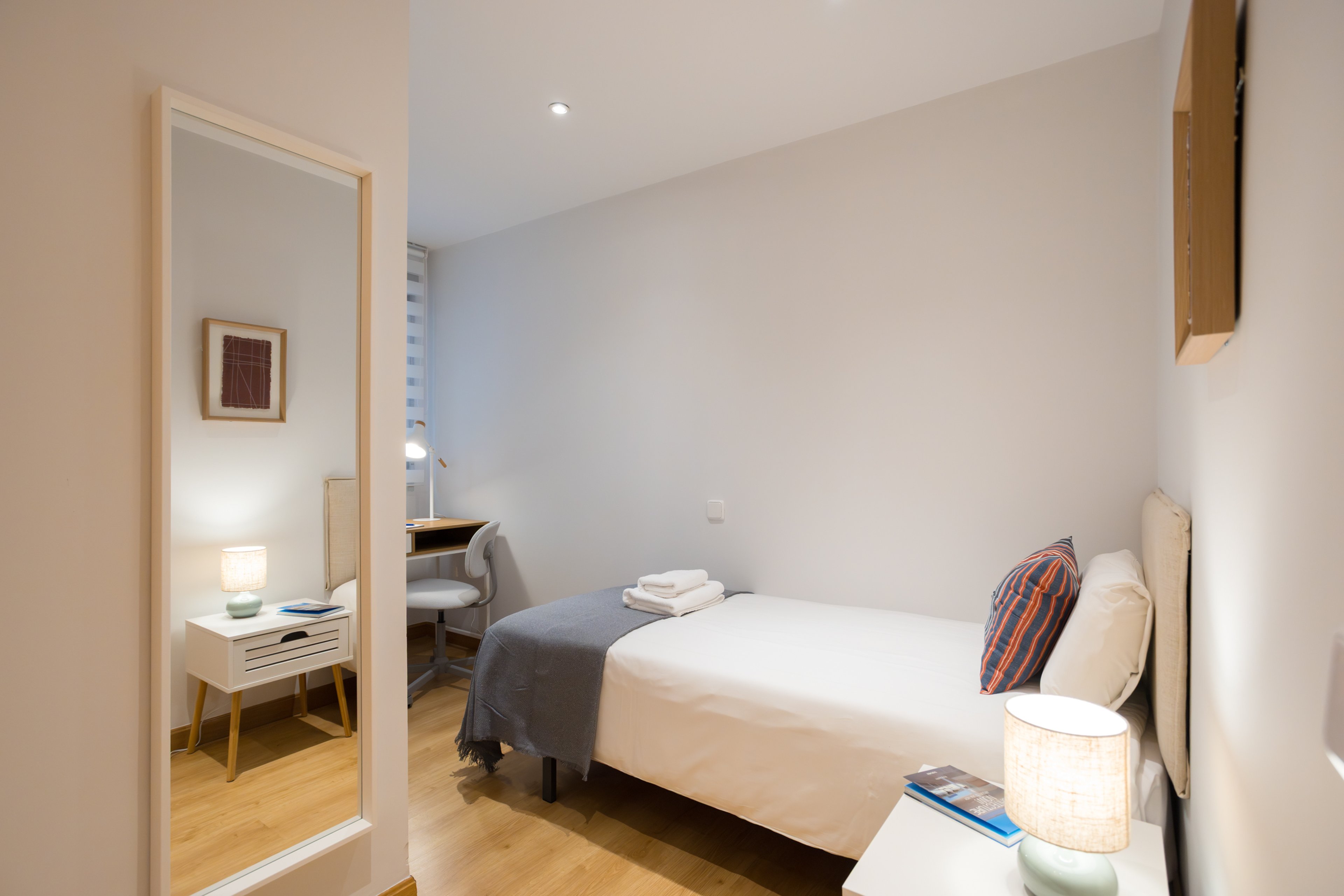 NESTIC - LIDIA - Dormitorio apartamento amueblado con servicios