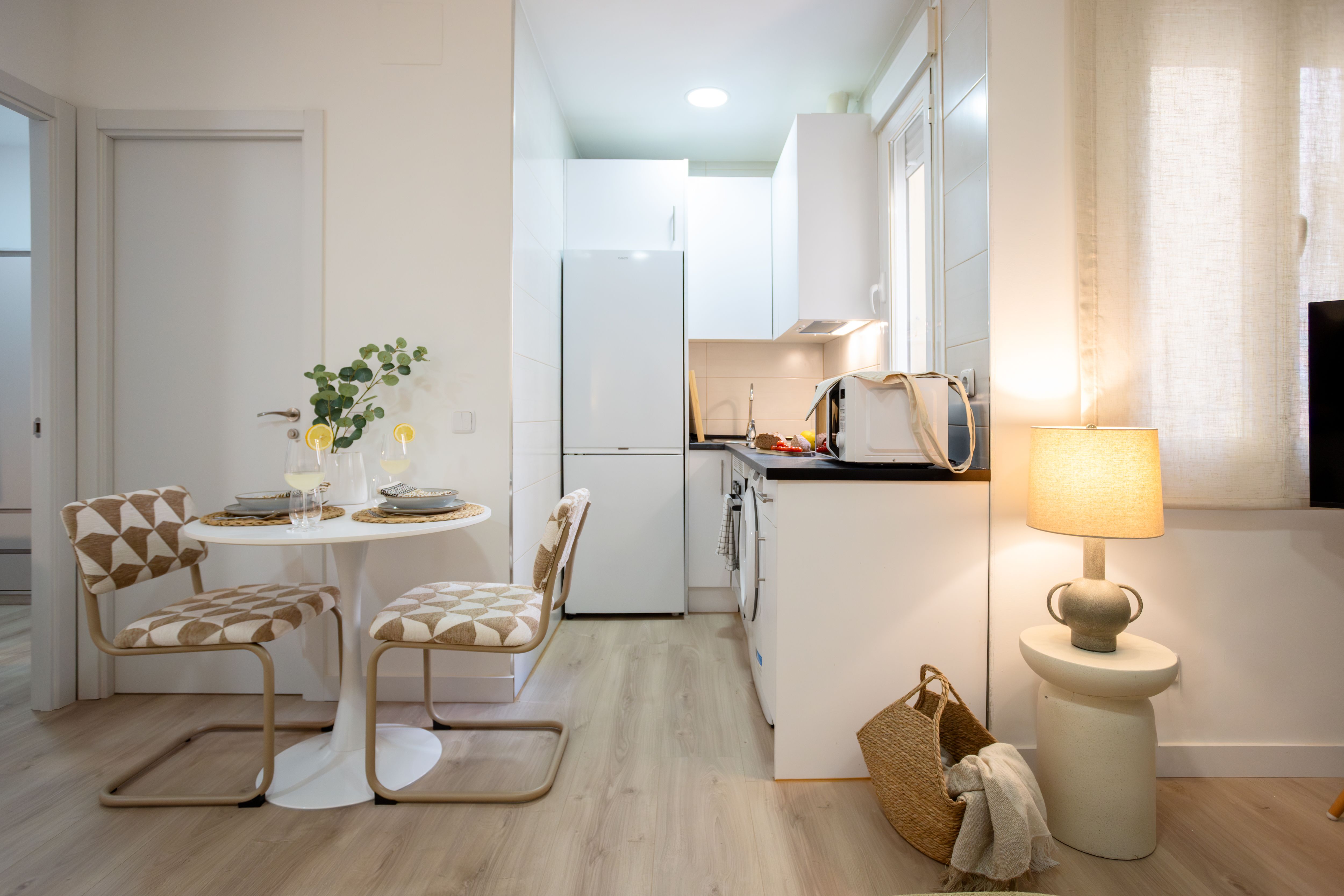 NESTIC - BAYEU - Salón Apartamento amueblado con servicios